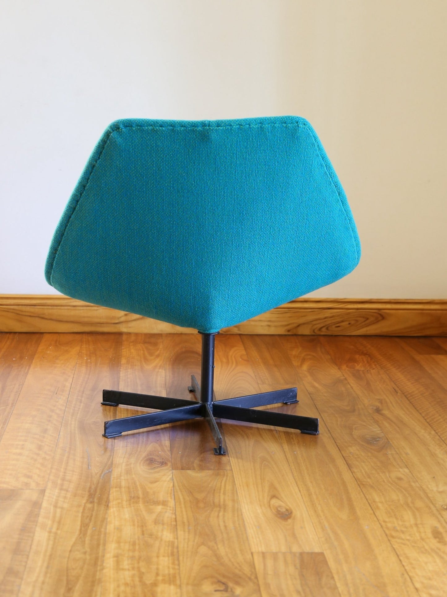 Rondo Chair by Gordon Andrews, Australia - Lumini Collections