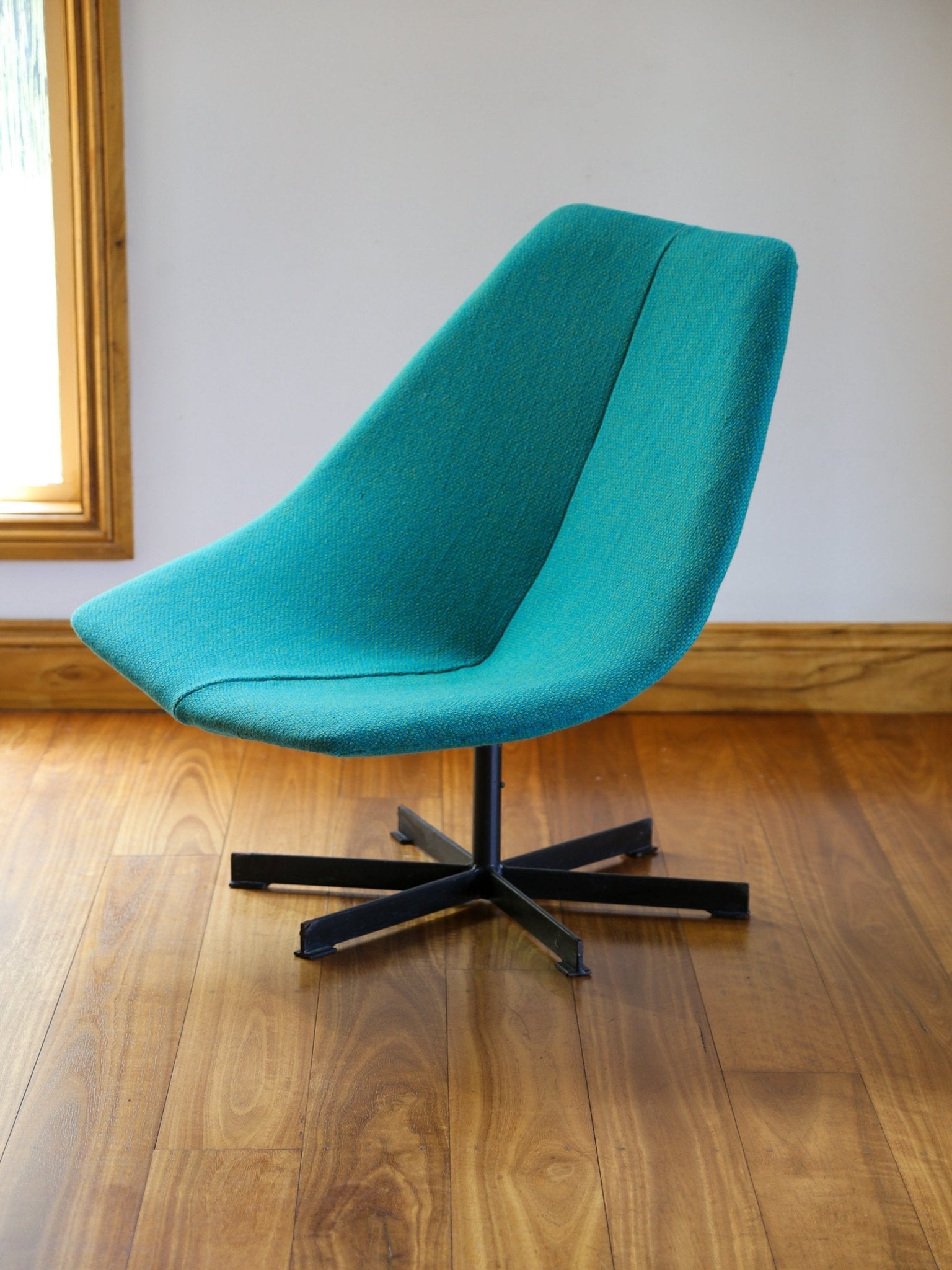 Rondo Chair by Gordon Andrews, Australia - Lumini Collections