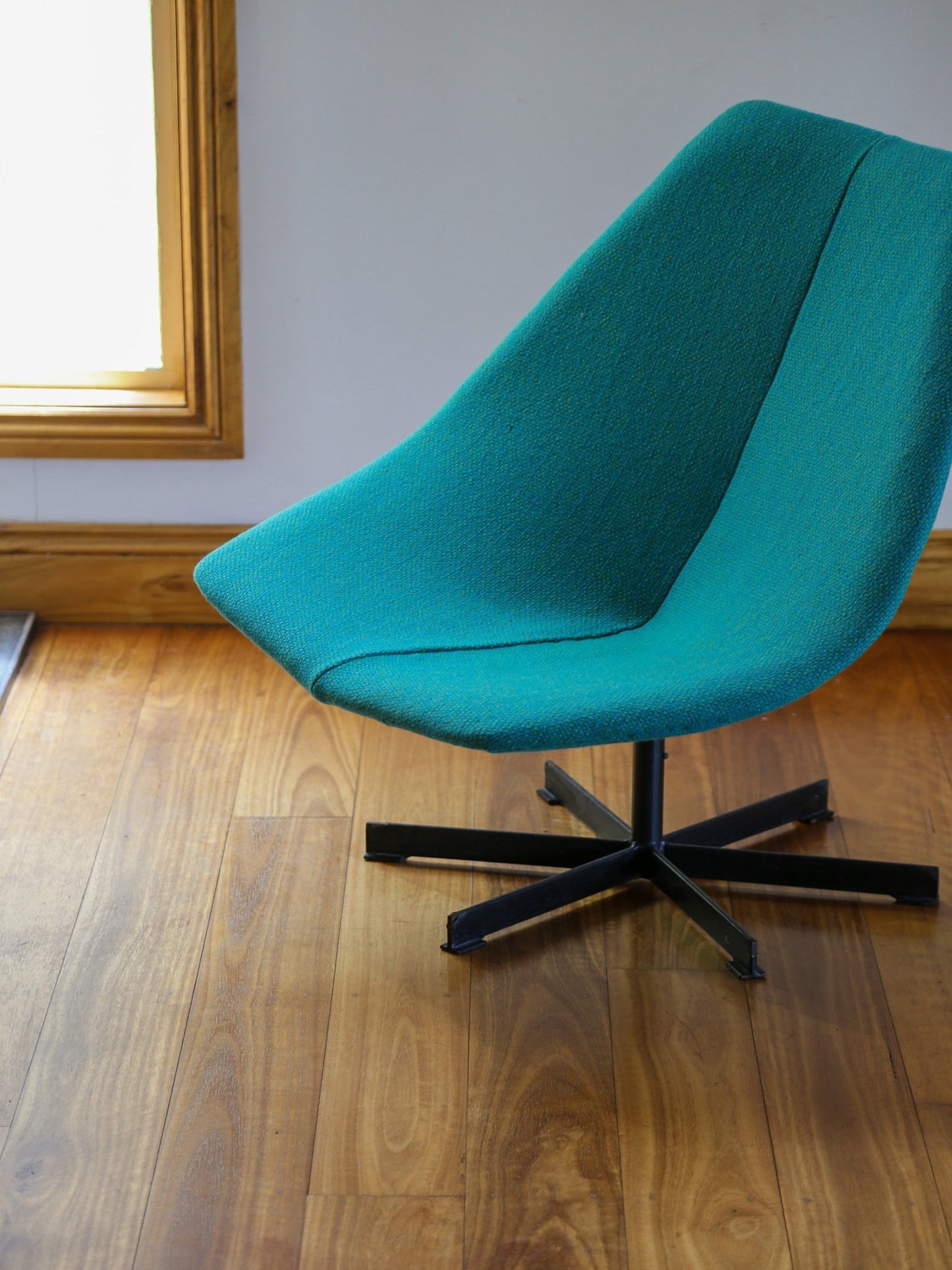 Rondo Chair by Gordon Andrews, Australia - Lumini Collections