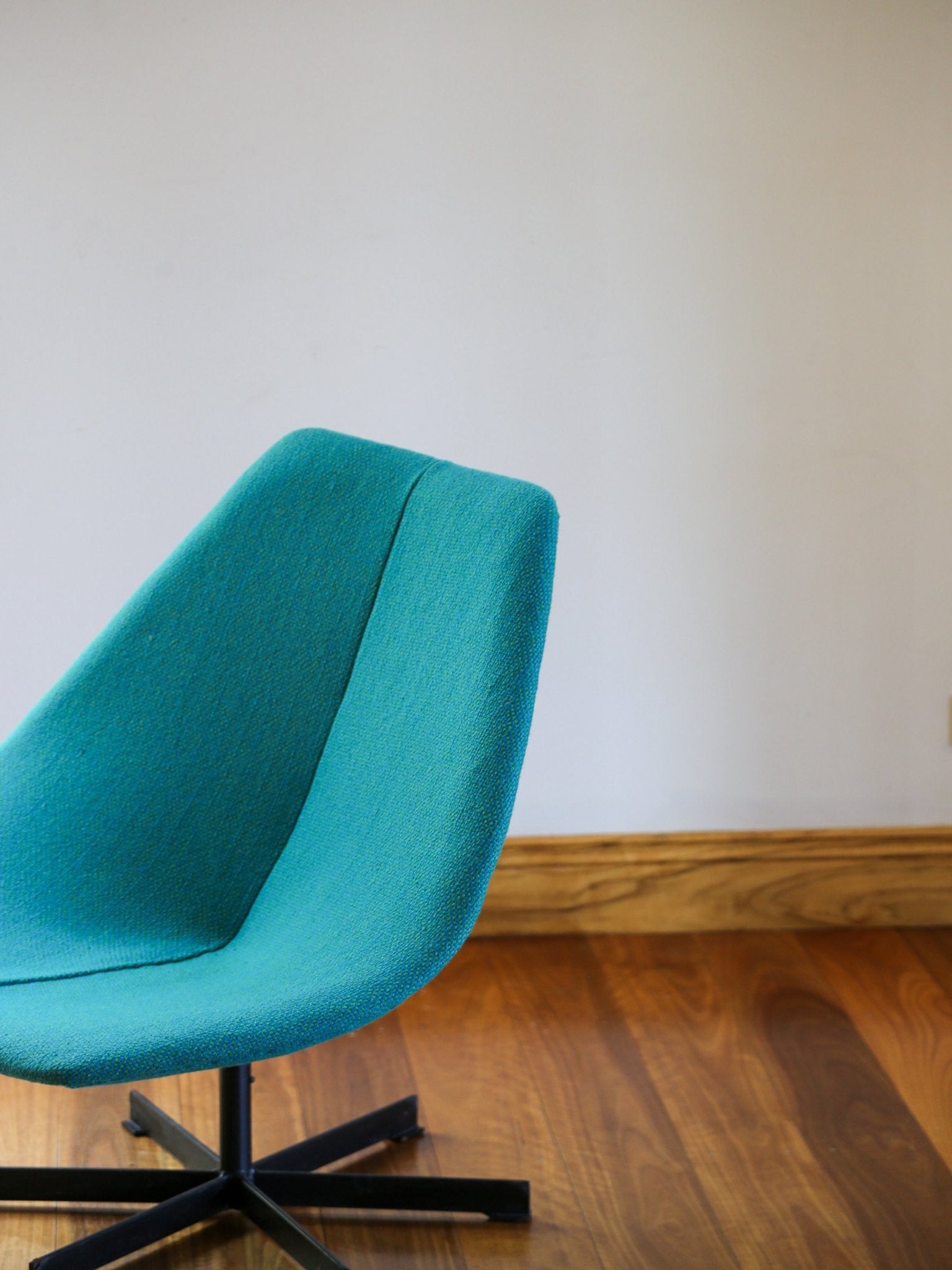Rondo Chair by Gordon Andrews, Australia - Lumini Collections