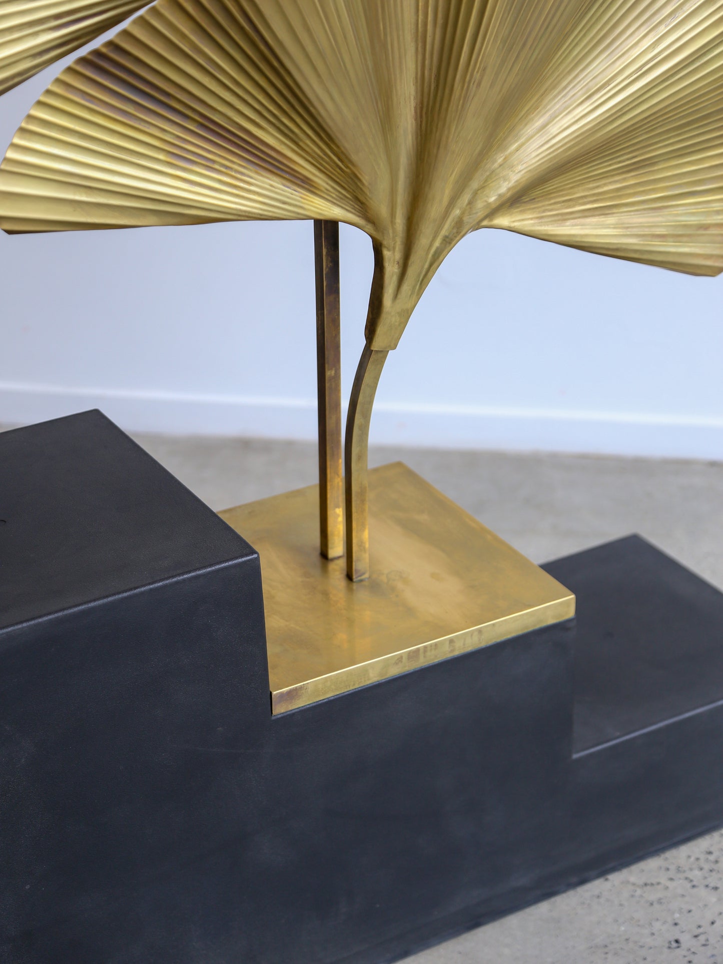 Ginko Contemporary Brass Table Lamp with Two Leaves