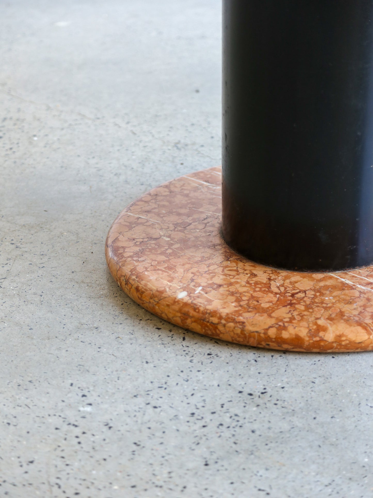 Loto Rosso Dining Table by Ettore Sottsass for Poltronova in Marble and Black Metal