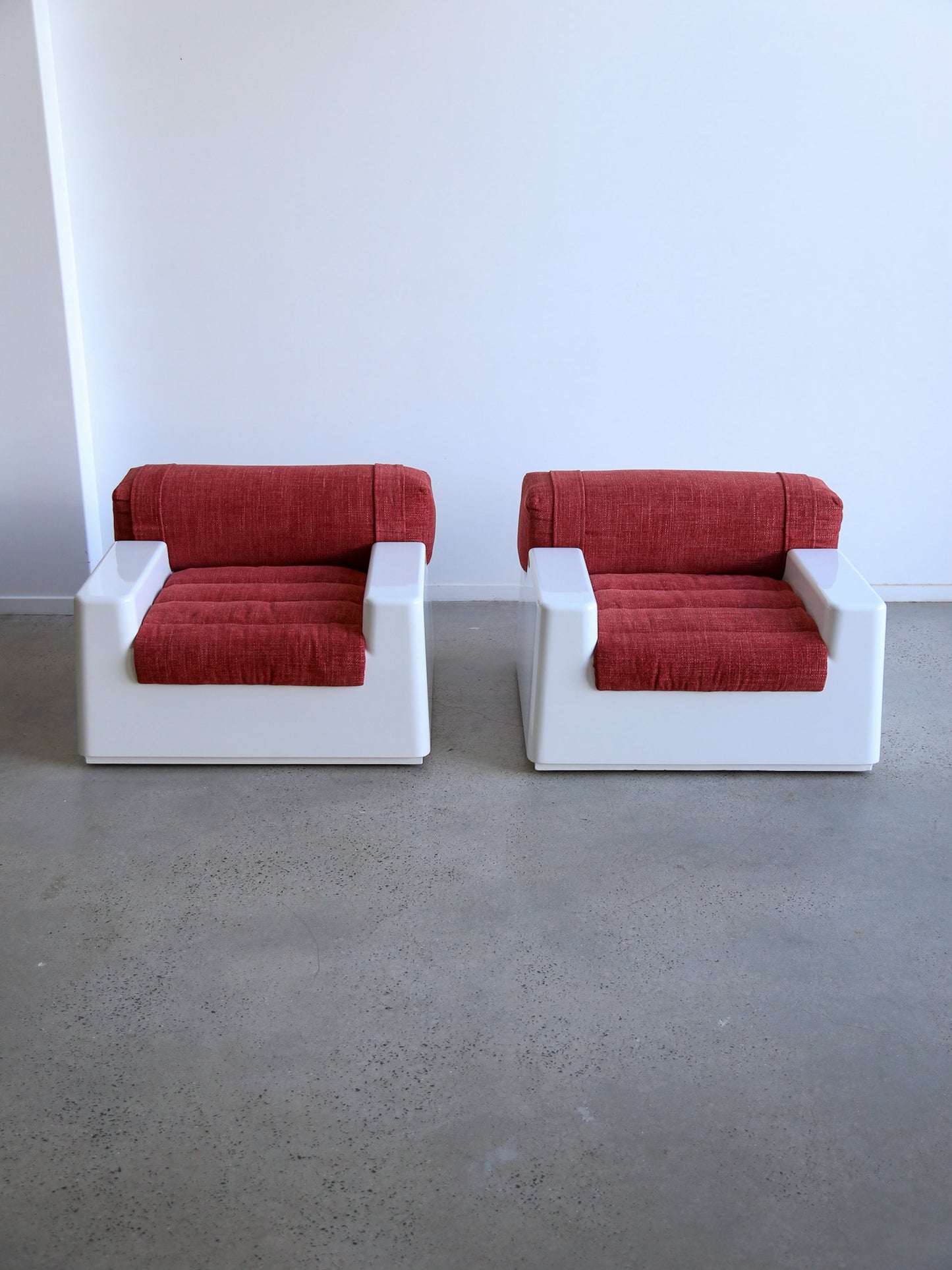 Space Age Set of Two White Fiberglass Armchairs with Extractable Bed