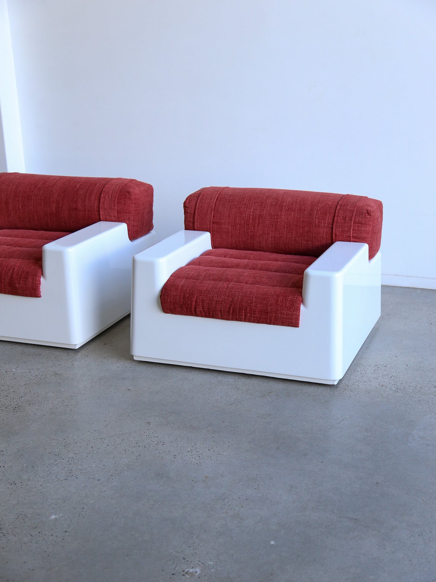 Space Age Set of Two White Fiberglass Armchairs with Extractable Bed