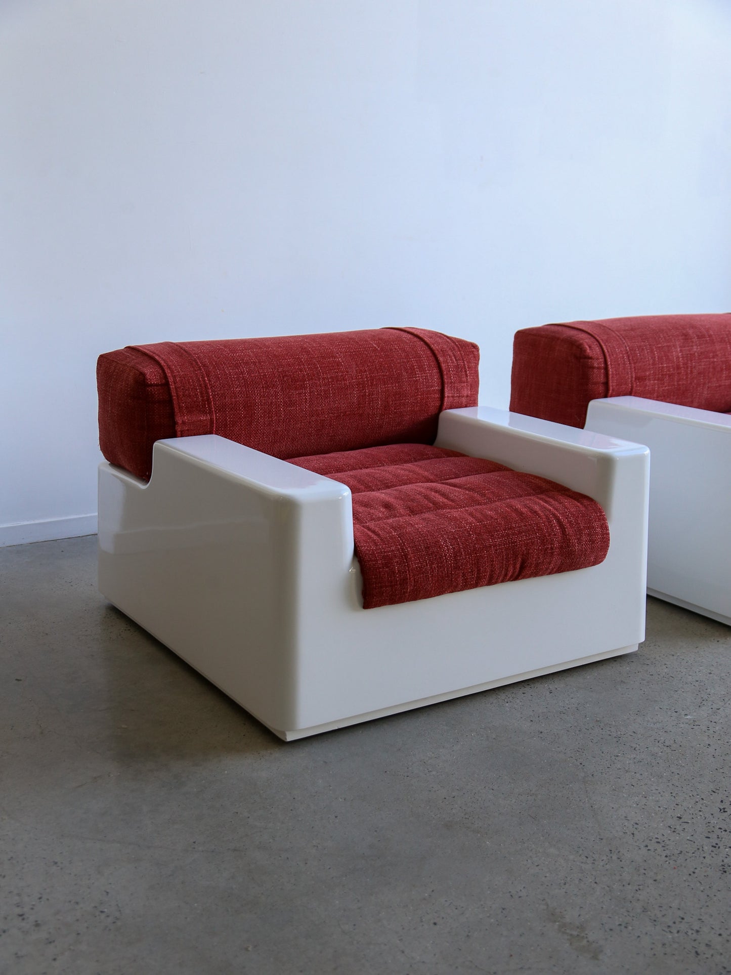 Space Age Set of Two White Fiberglass Armchairs with Extractable Bed