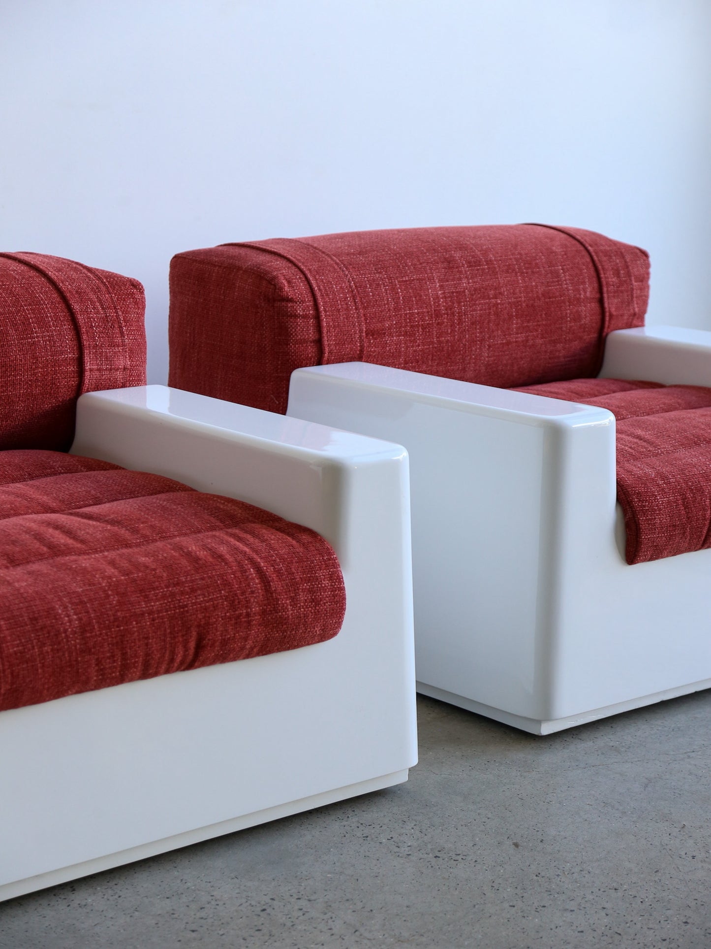 Space Age Set of Two White Fiberglass Armchairs with Extractable Bed