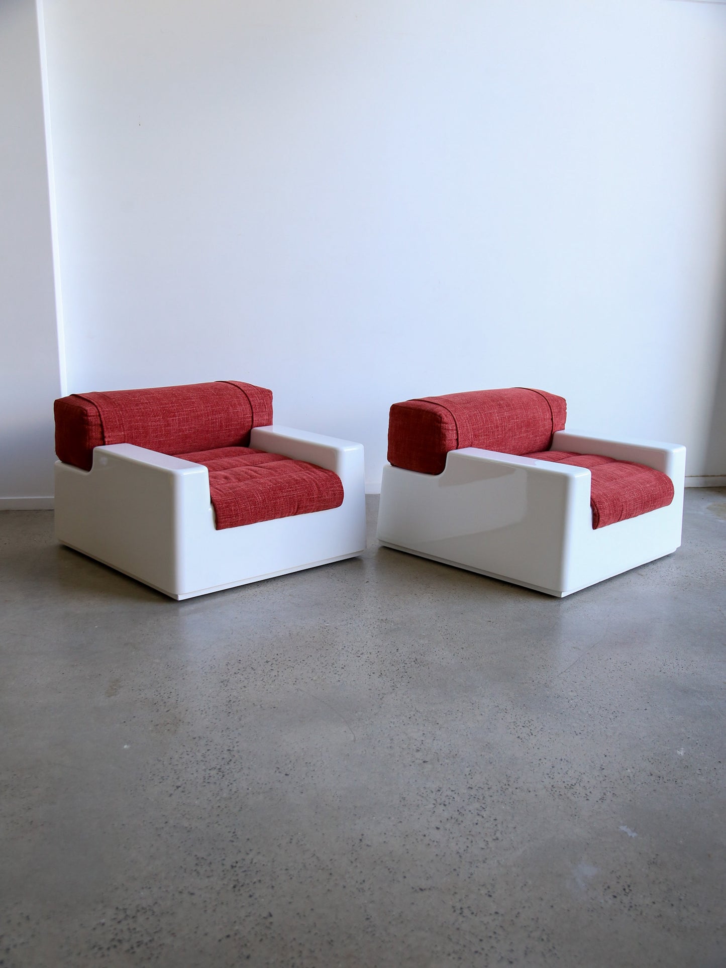 Space Age Set of Two White Fiberglass Armchairs with Extractable Bed