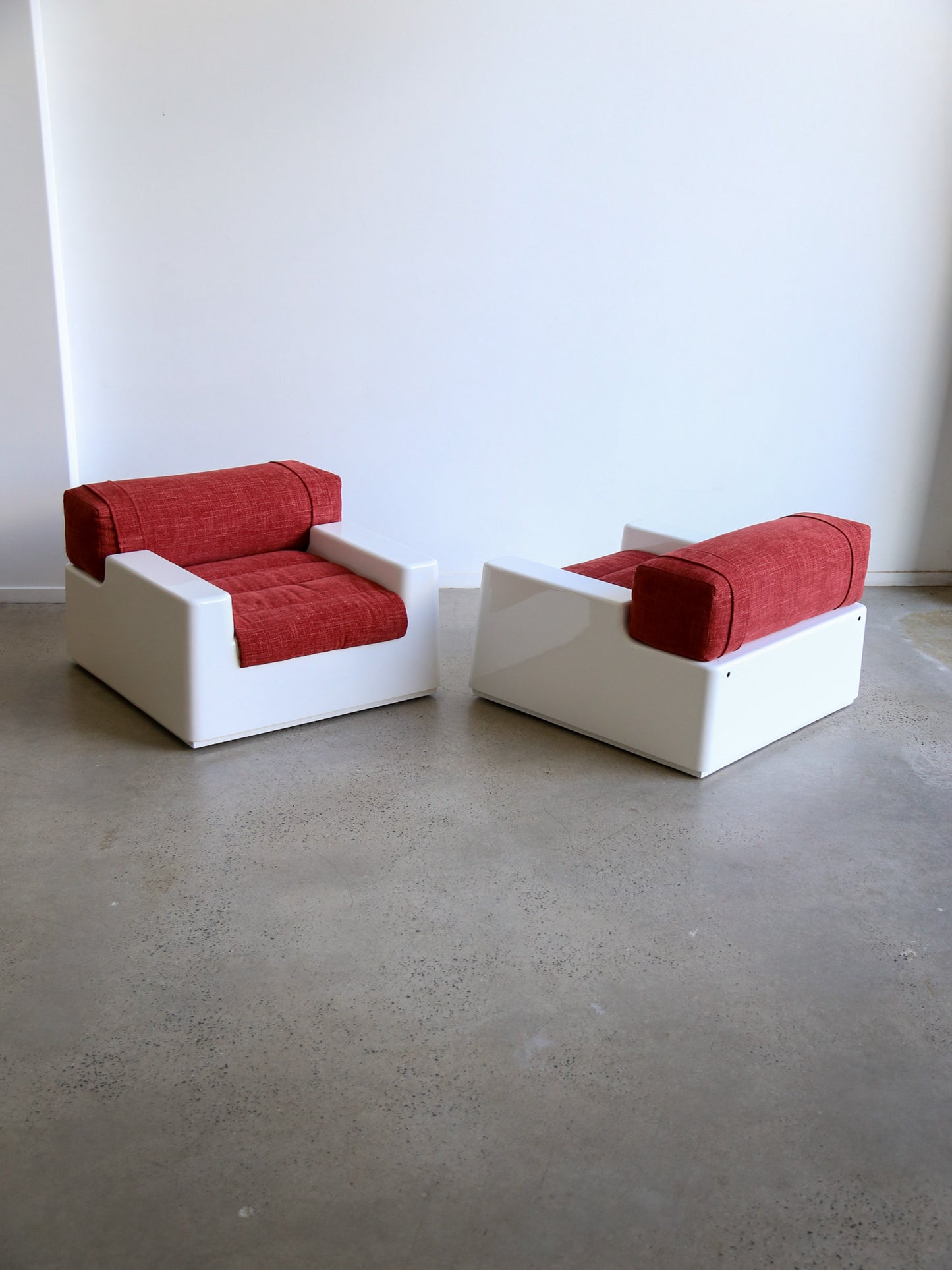 Space Age Set of Two White Fiberglass Armchairs with Extractable Bed