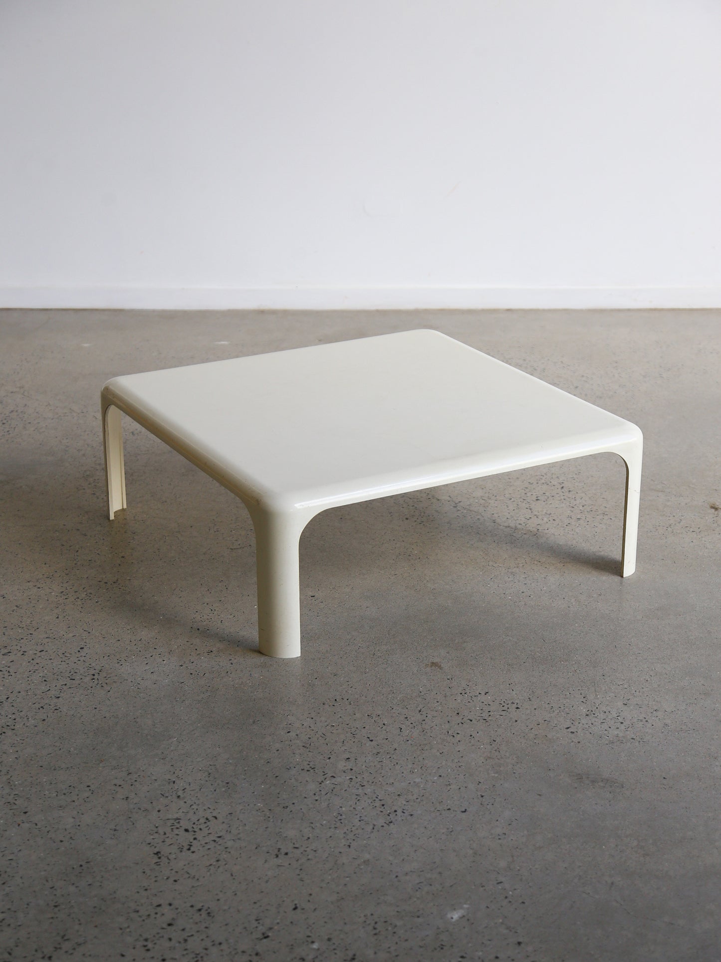 Space Age White Demetrio Coffee Table by Vico Magistretti for Artemide