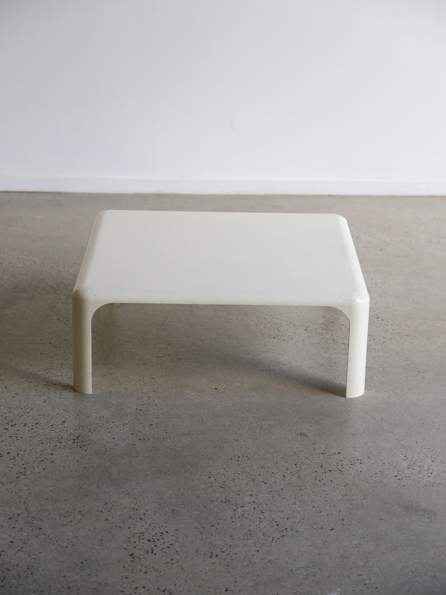 Space Age White Demetrio Coffee Table by Vico Magistretti for Artemide