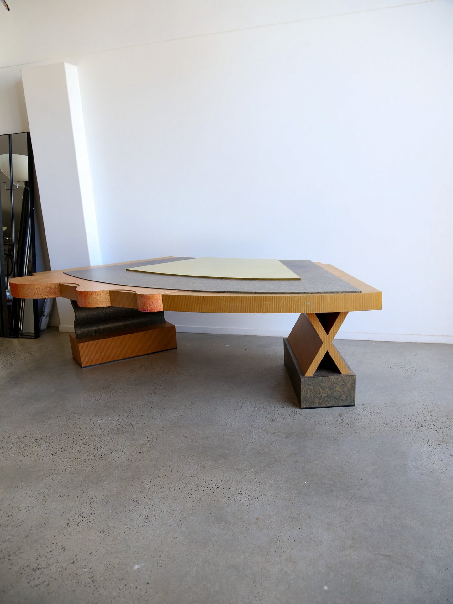 Memphis Style Desk in Wood and Brass 1980s