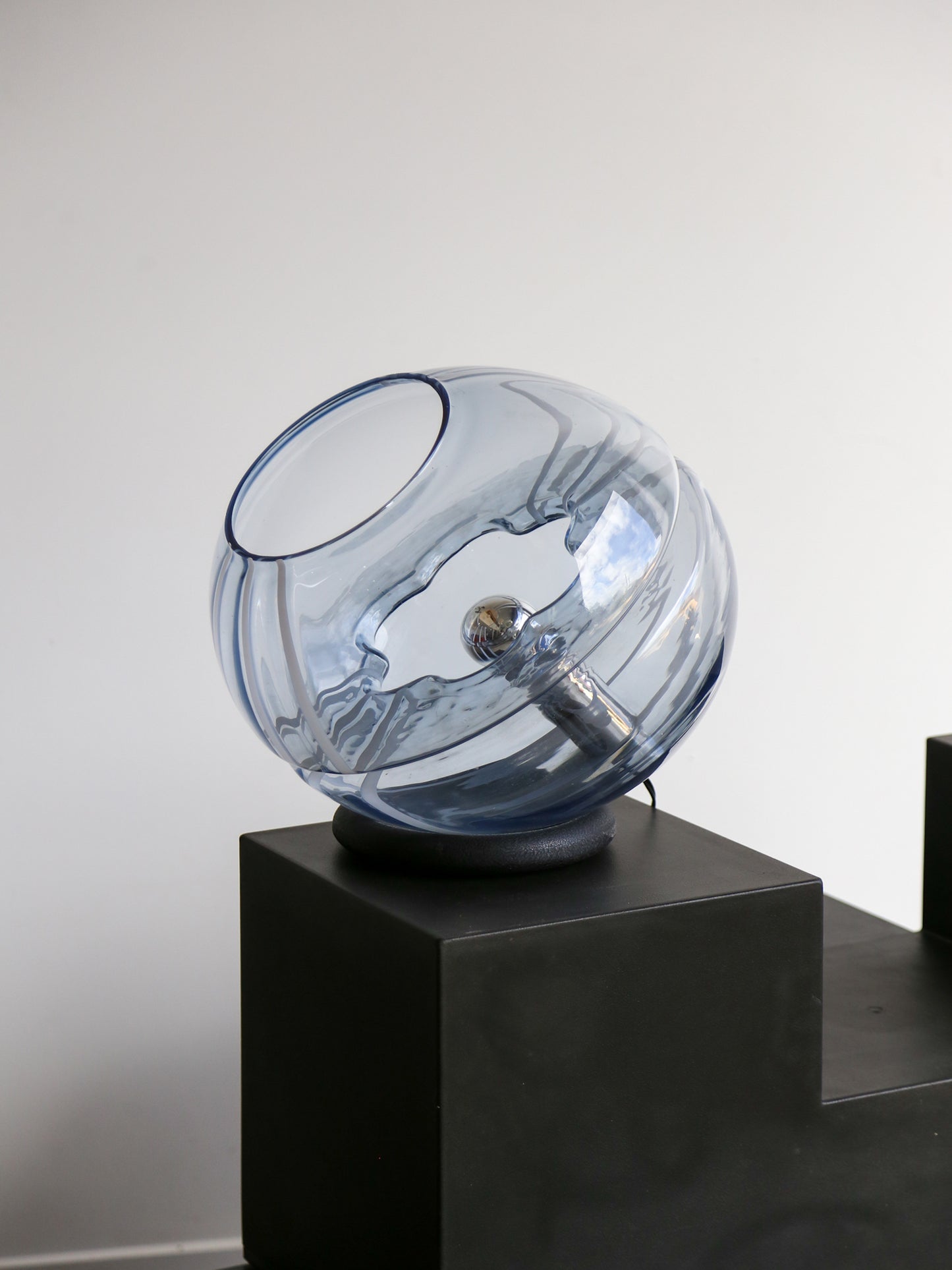 Toni Zuccheri Round Murano Glass Table Lamp with White Lines