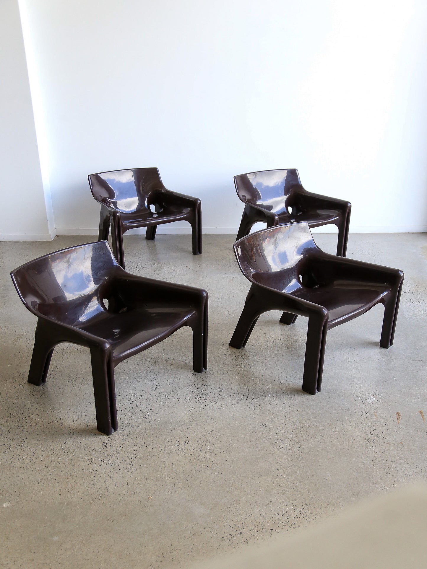 Vicario Lounge Chairs by Vico Magistretti for Artemide Set of Four