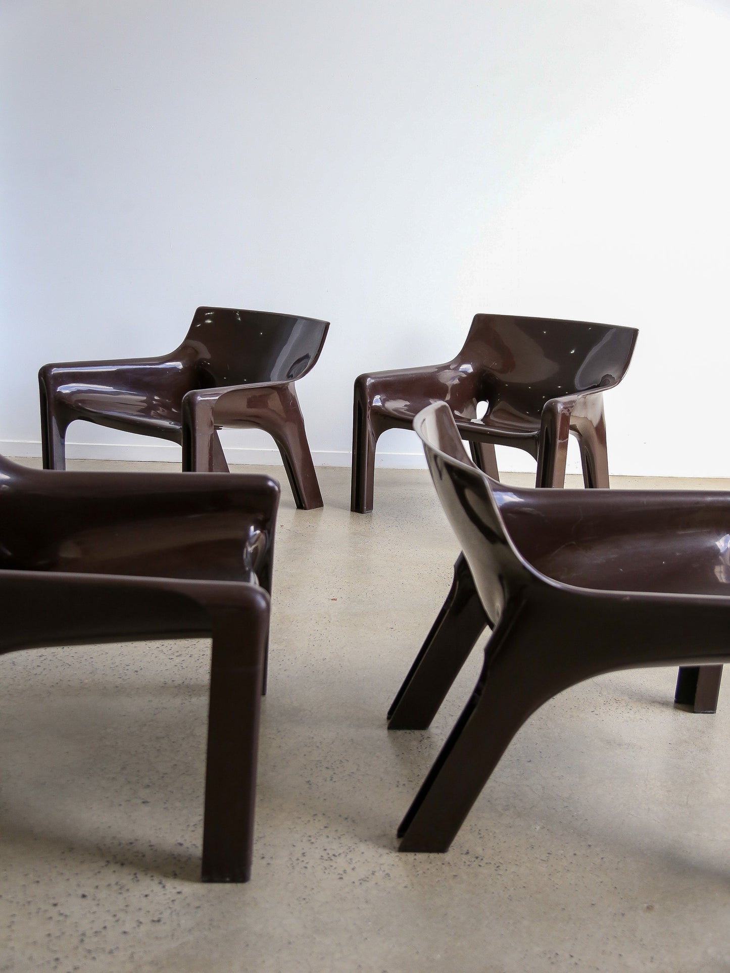 Vicario Lounge Chairs by Vico Magistretti for Artemide Set of Four