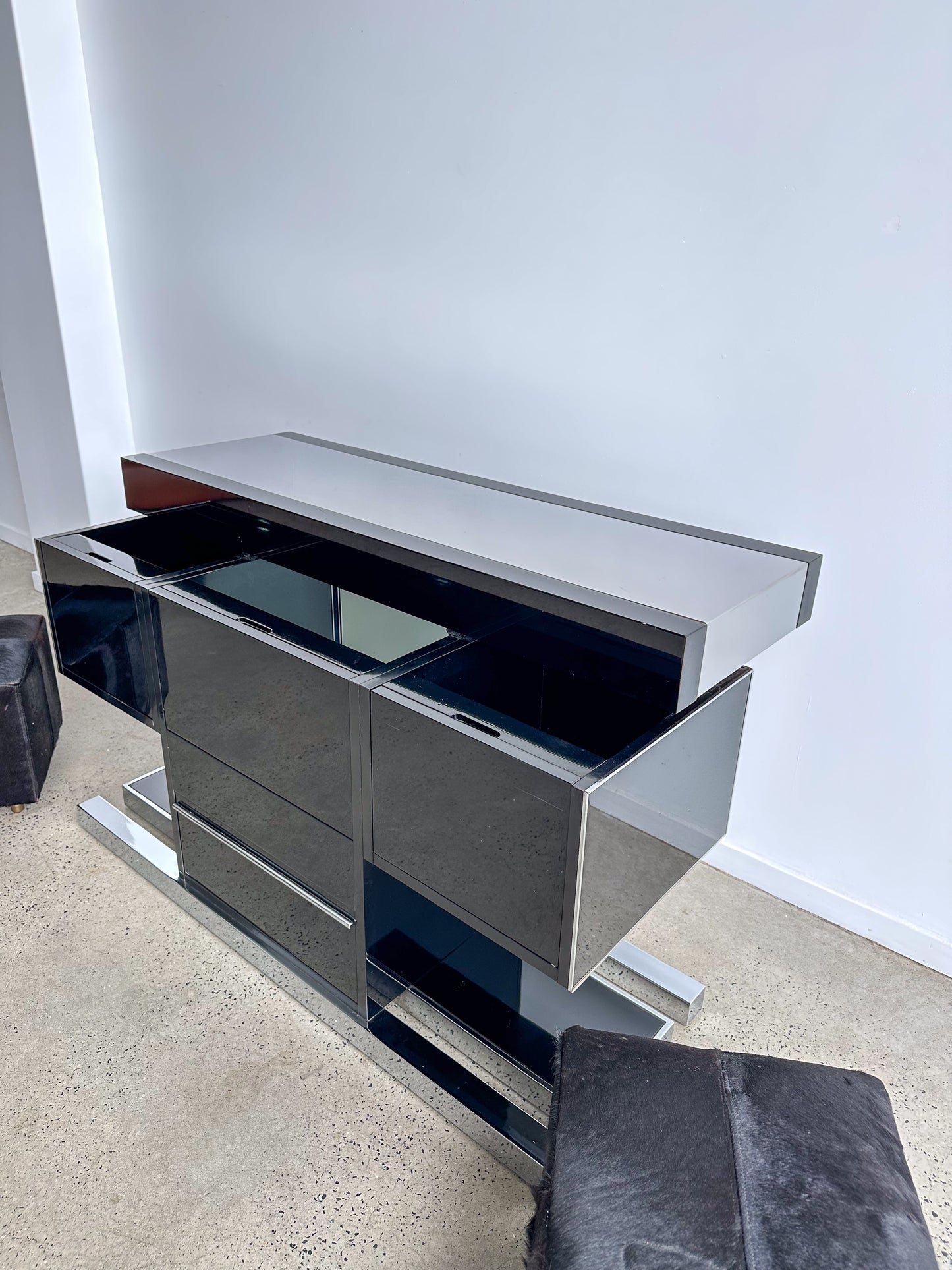 Italian Mid Century Modern Dry Bar Console by Willy Rizzo in Chrome and Lacquered Timber