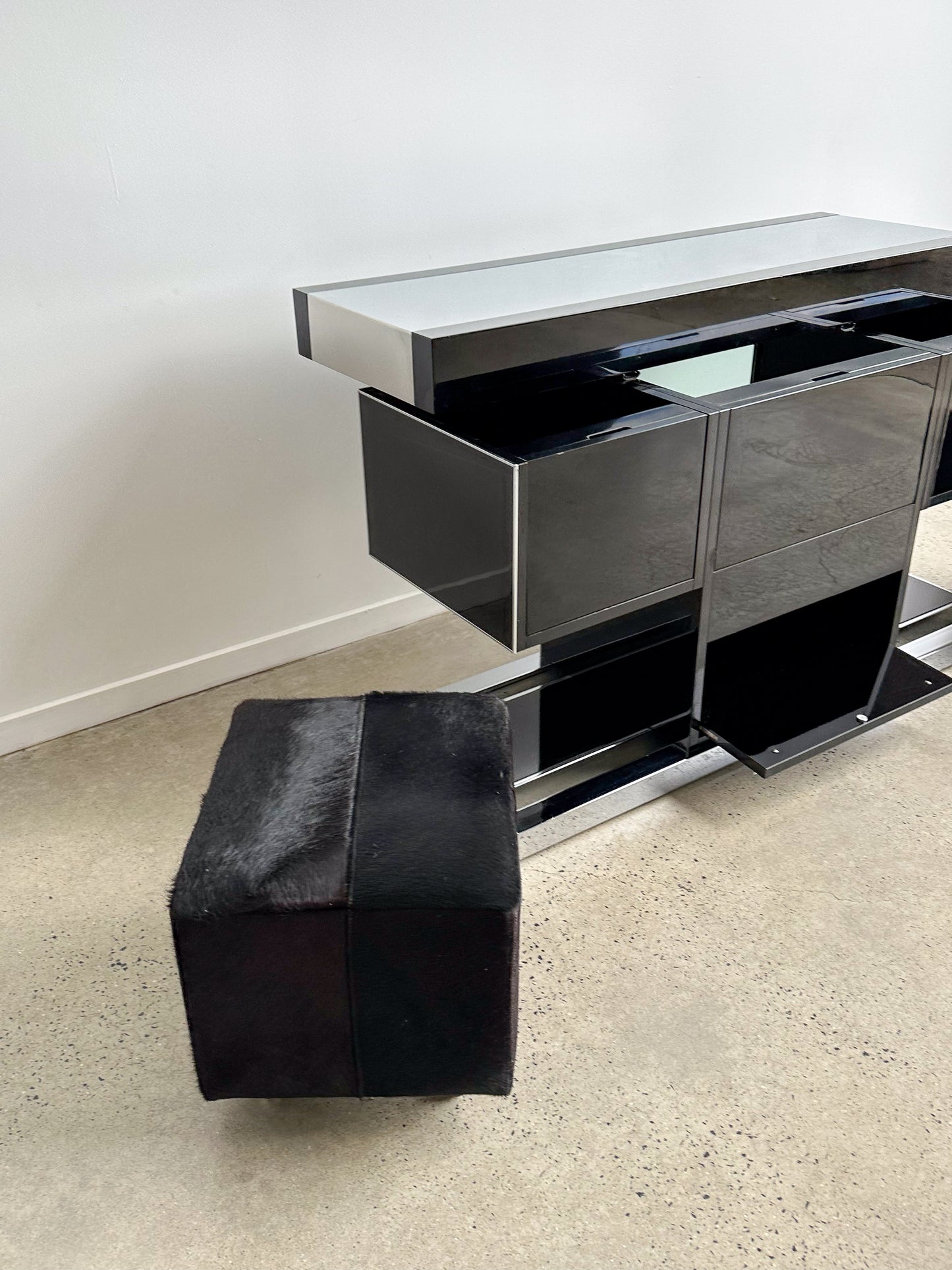 Italian Mid Century Modern Dry Bar Console by Willy Rizzo in Chrome and Lacquered Timber