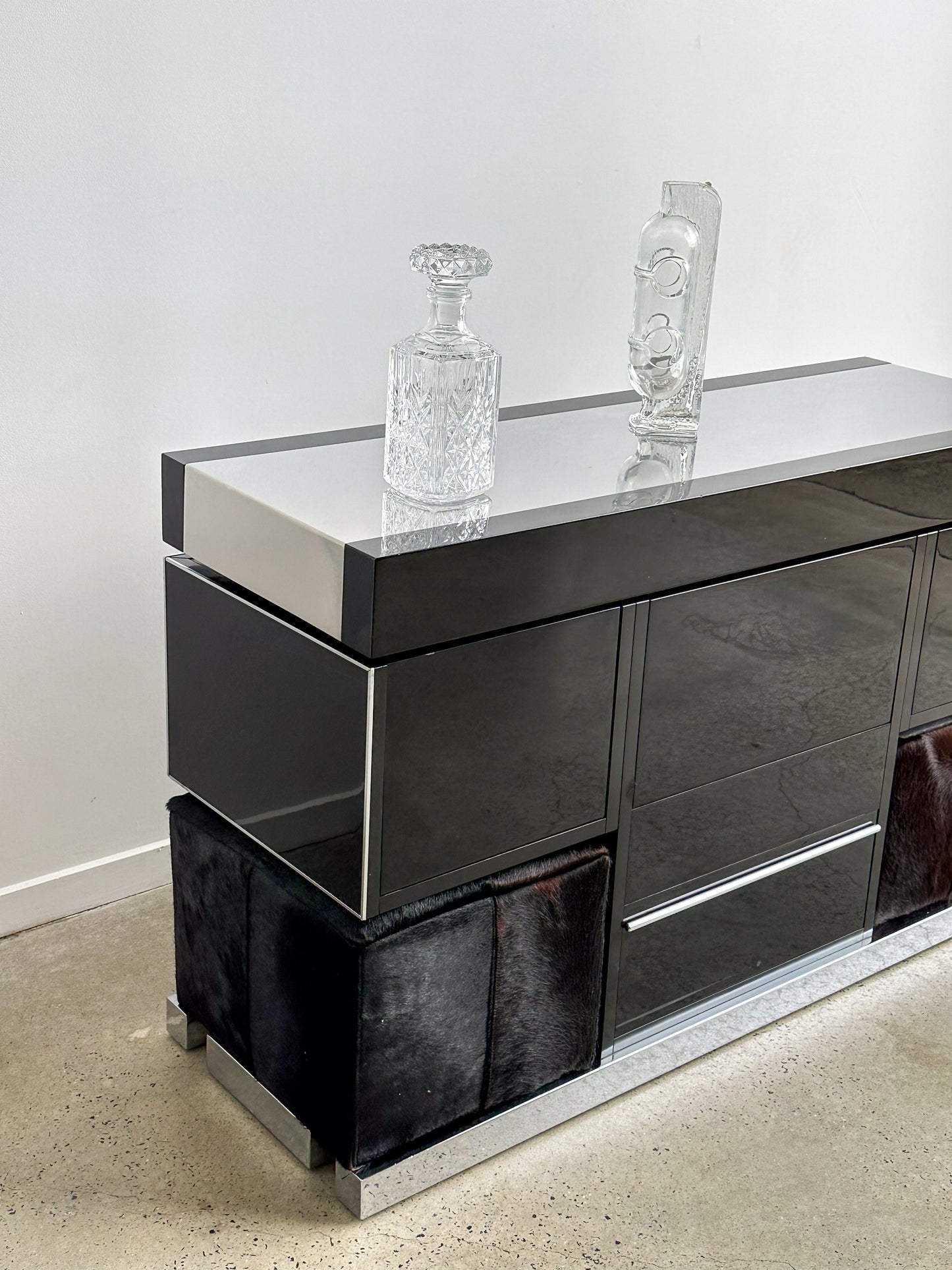 Italian Mid Century Modern Dry Bar Console by Willy Rizzo in Chrome and Lacquered Timber