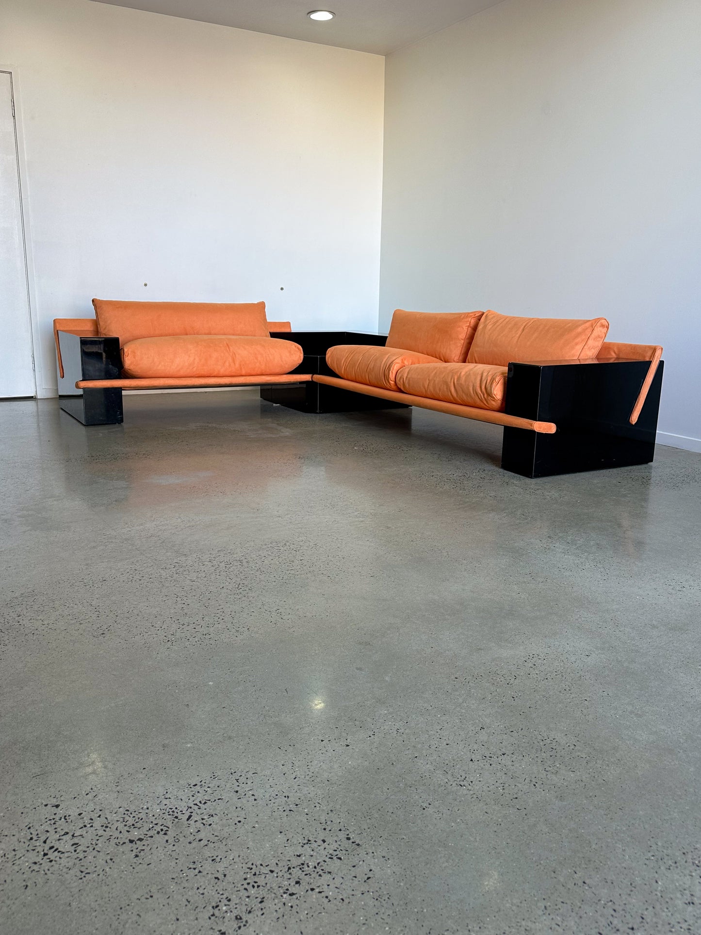 Arflex L Shape Black Lacquered Sofa with Light Suede Orange Cushions 1980