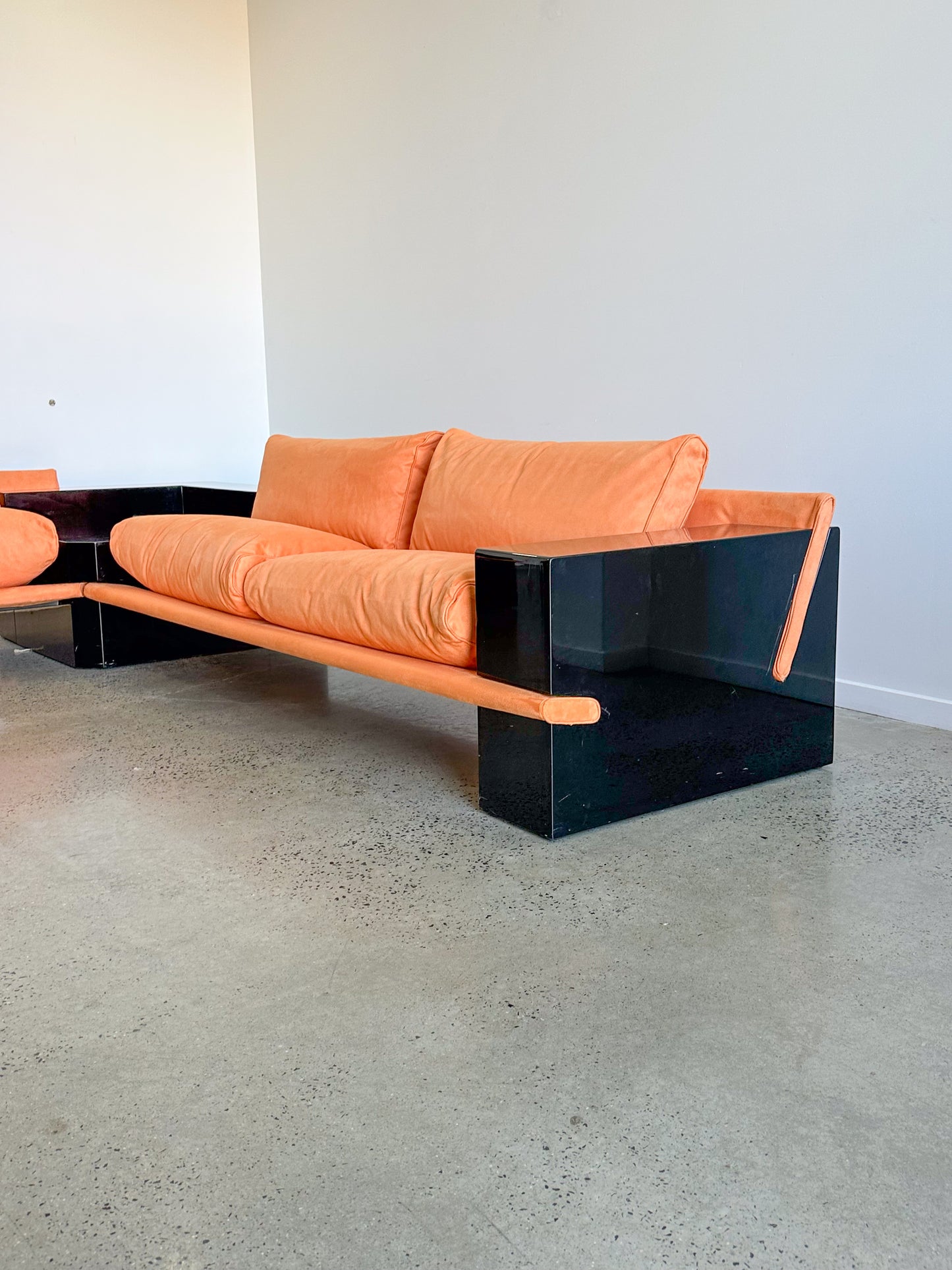 Arflex L Shape Black Lacquered Sofa with Light Suede Orange Cushions 1980