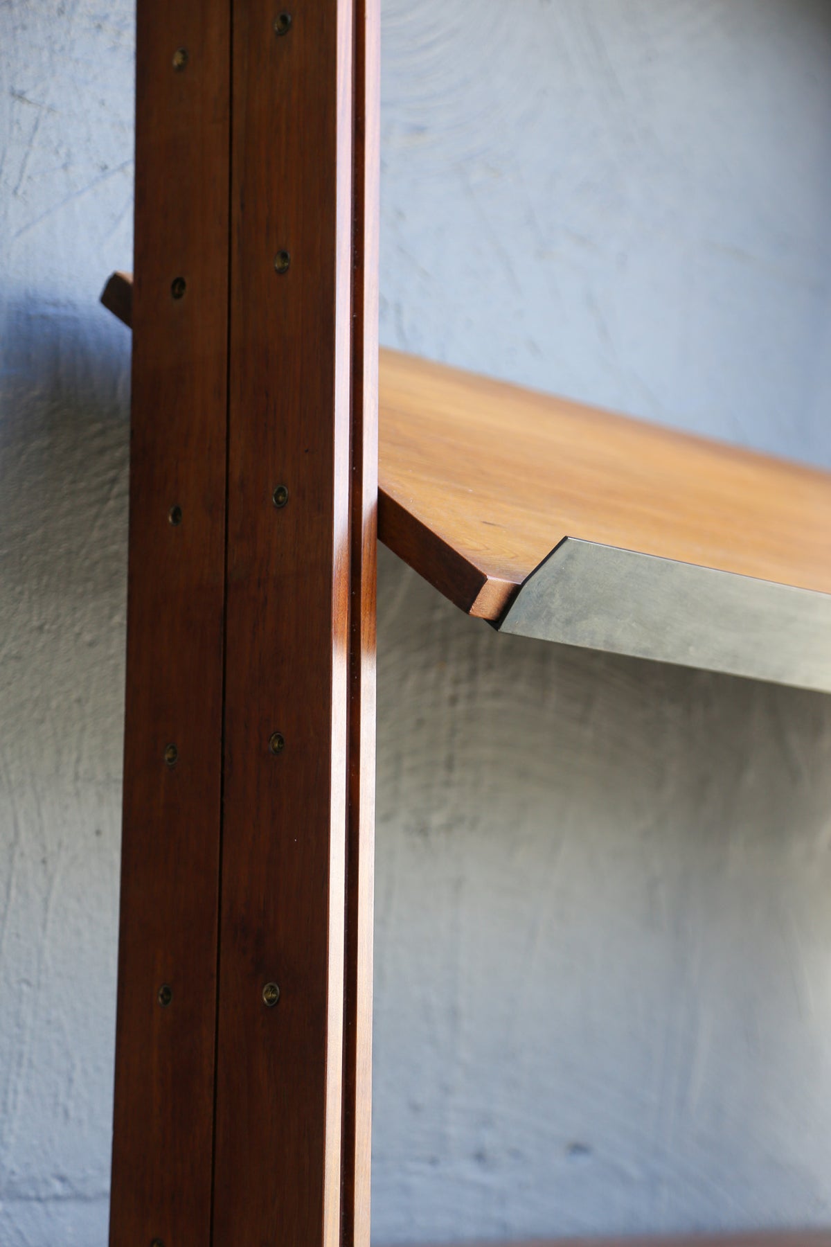 Pierluigi Spadolini Mid-Century Modern walnut bookcase, 1970s - Lumini Collections