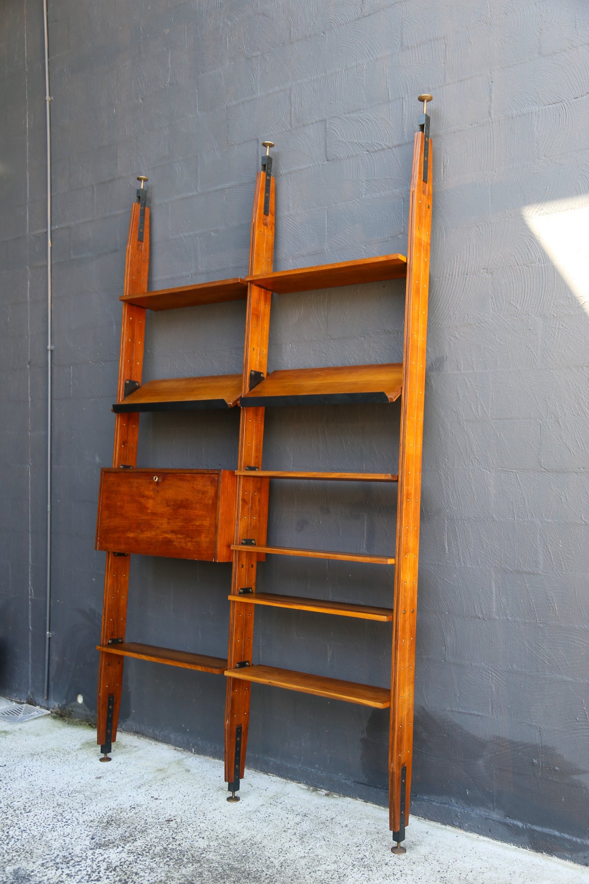 Pierluigi Spadolini Mid-Century Modern walnut bookcase, 1970s - Lumini Collections