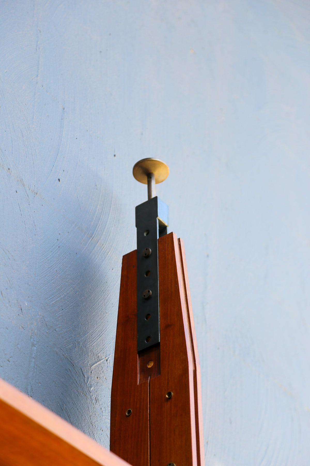 Pierluigi Spadolini Mid-Century Modern walnut bookcase, 1970s - Lumini Collections