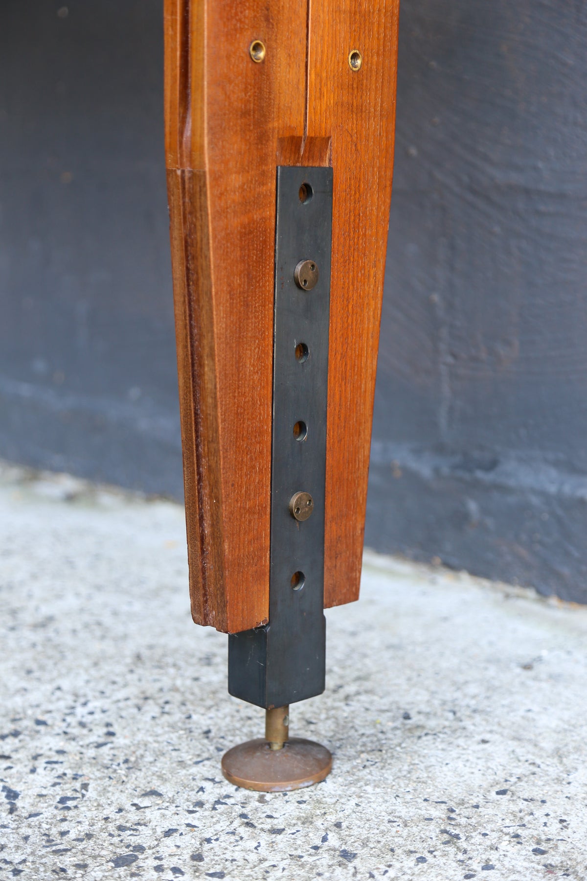 Pierluigi Spadolini Mid-Century Modern walnut bookcase, 1970s - Lumini Collections