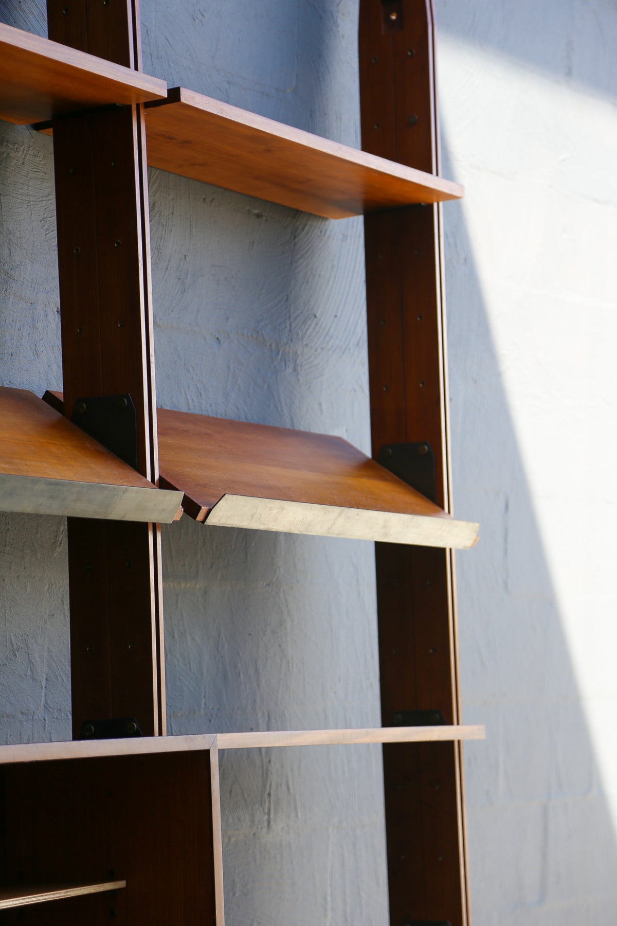 Pierluigi Spadolini Mid-Century Modern walnut bookcase, 1970s - Lumini Collections