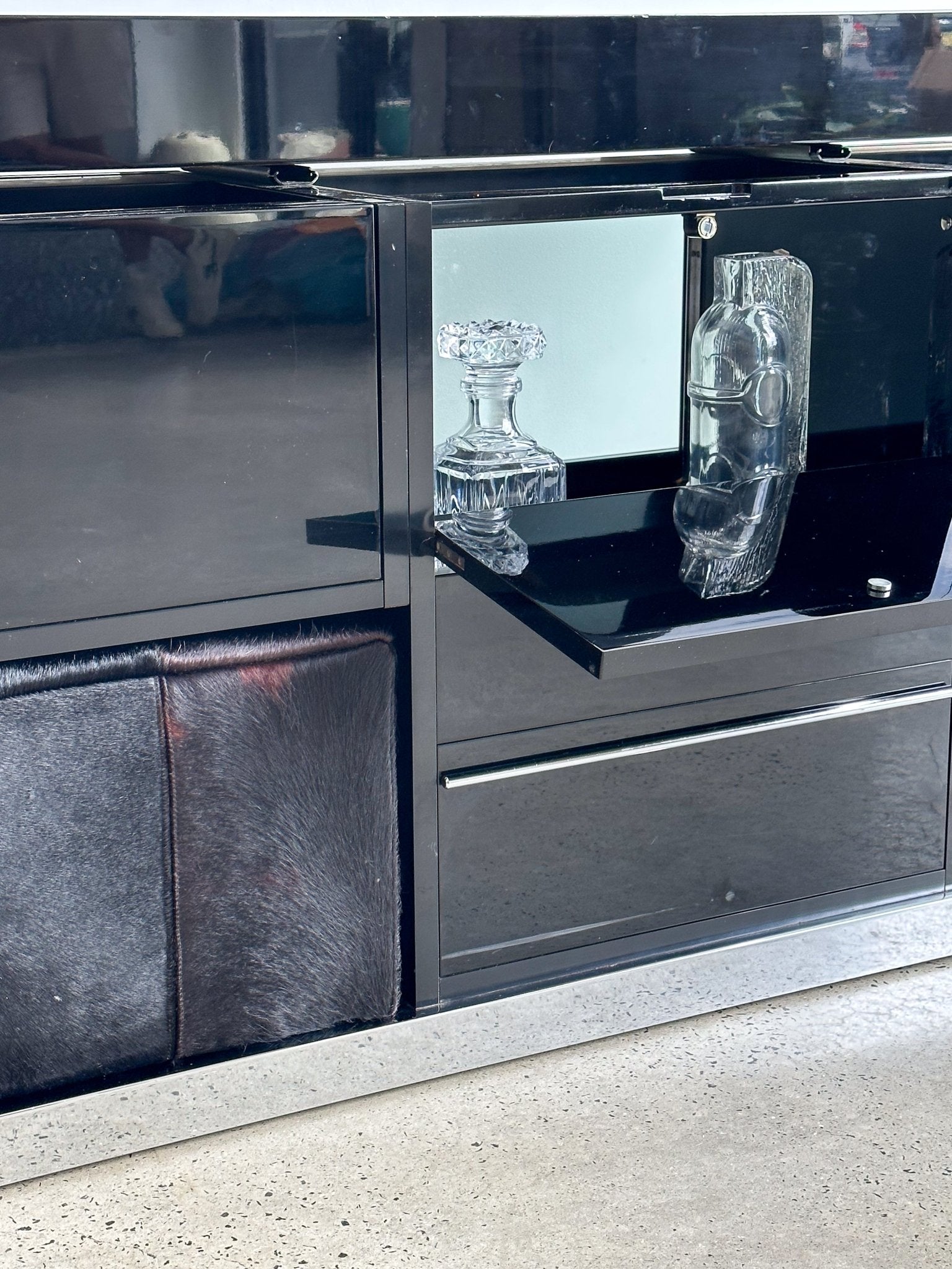 Italian Mid Century Modern Dry Bar Console by Willy Rizzo in Chrome and Lacquered Timber - Lumini Collections