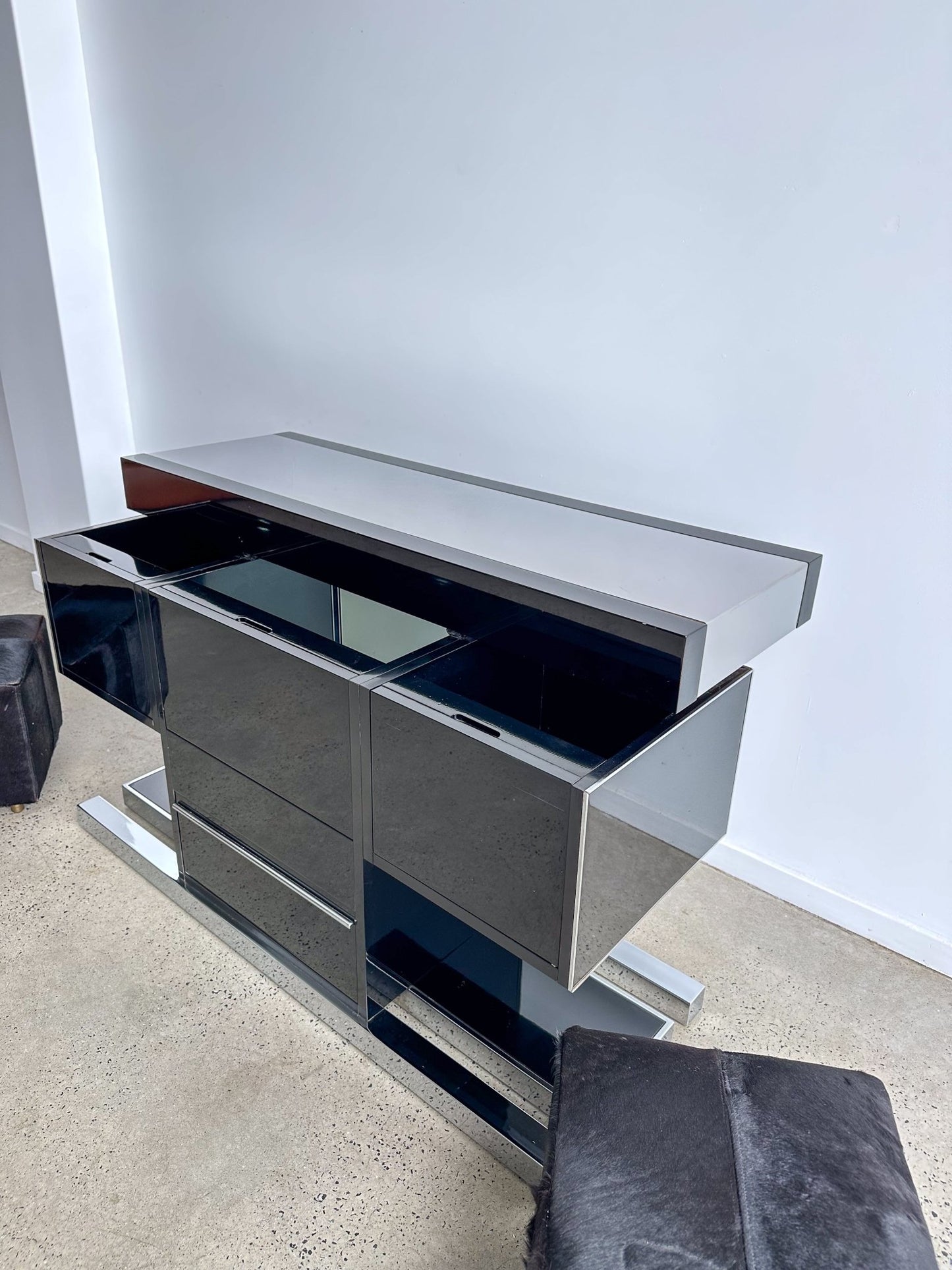 Italian Mid Century Modern Dry Bar Console by Willy Rizzo in Chrome and Lacquered Timber - Lumini Collections