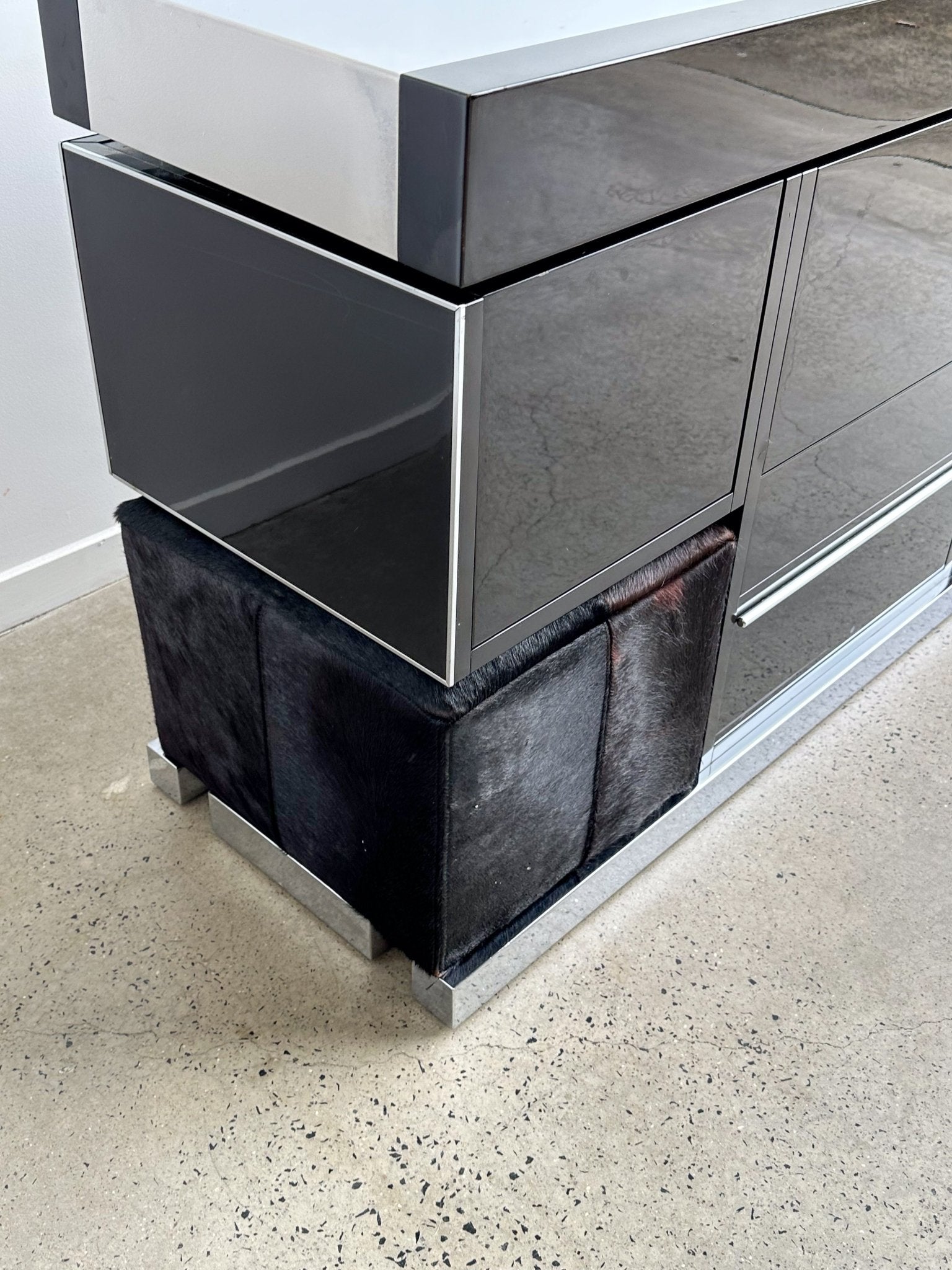 Italian Mid Century Modern Dry Bar Console by Willy Rizzo in Chrome and Lacquered Timber - Lumini Collections
