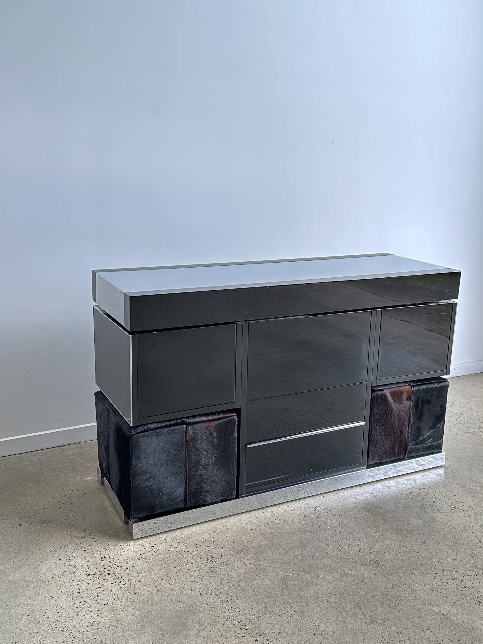 Italian Mid Century Modern Dry Bar Console by Willy Rizzo in Chrome and Lacquered Timber - Lumini Collections