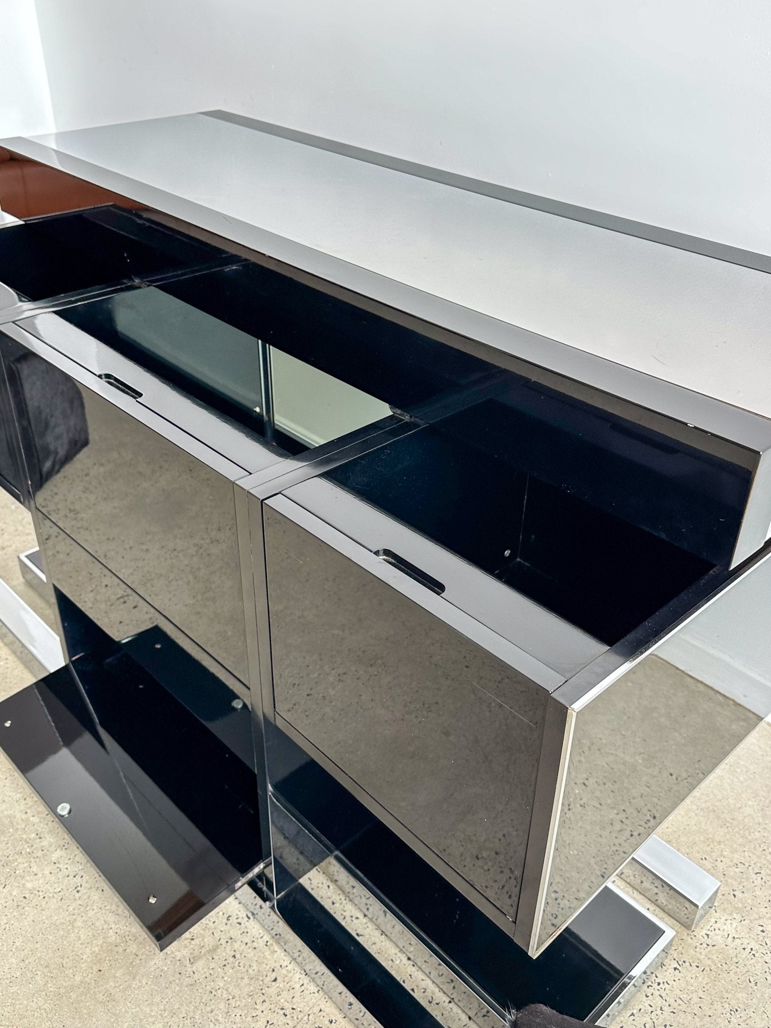Italian Mid Century Modern Dry Bar Console by Willy Rizzo in Chrome and Lacquered Timber - Lumini Collections