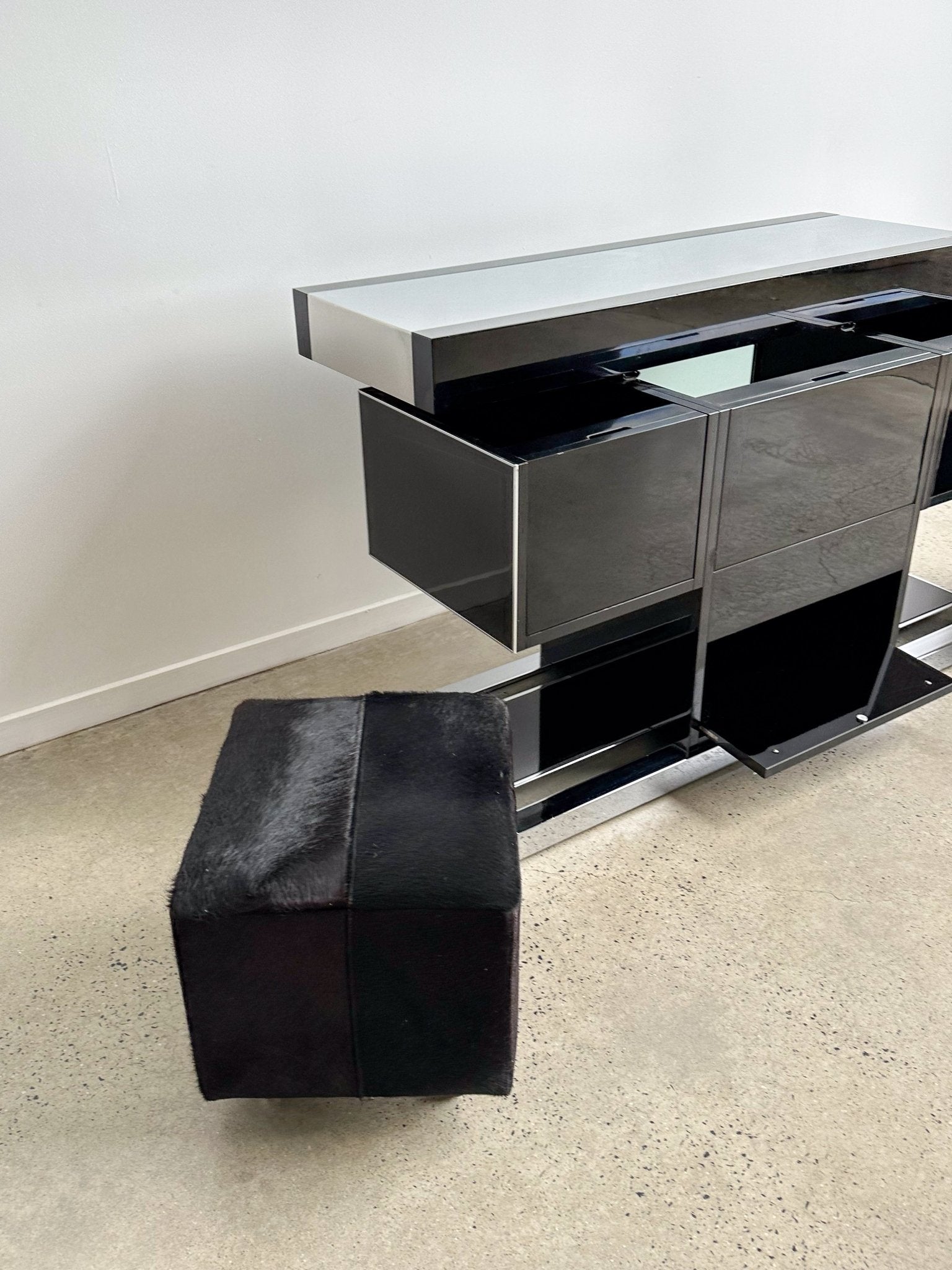 Italian Mid Century Modern Dry Bar Console by Willy Rizzo in Chrome and Lacquered Timber - Lumini Collections
