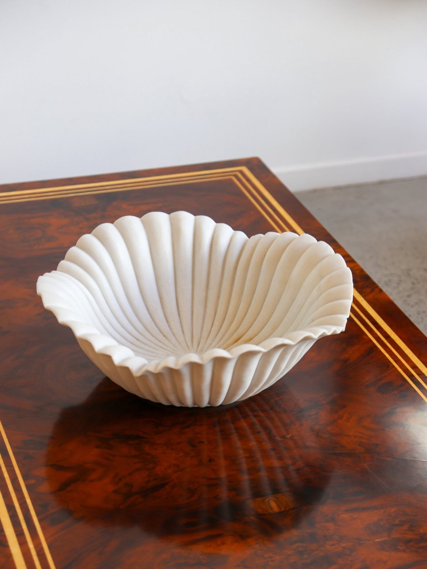 Italian White Marble Large Shell Bowl, 1970s - Lumini Collections