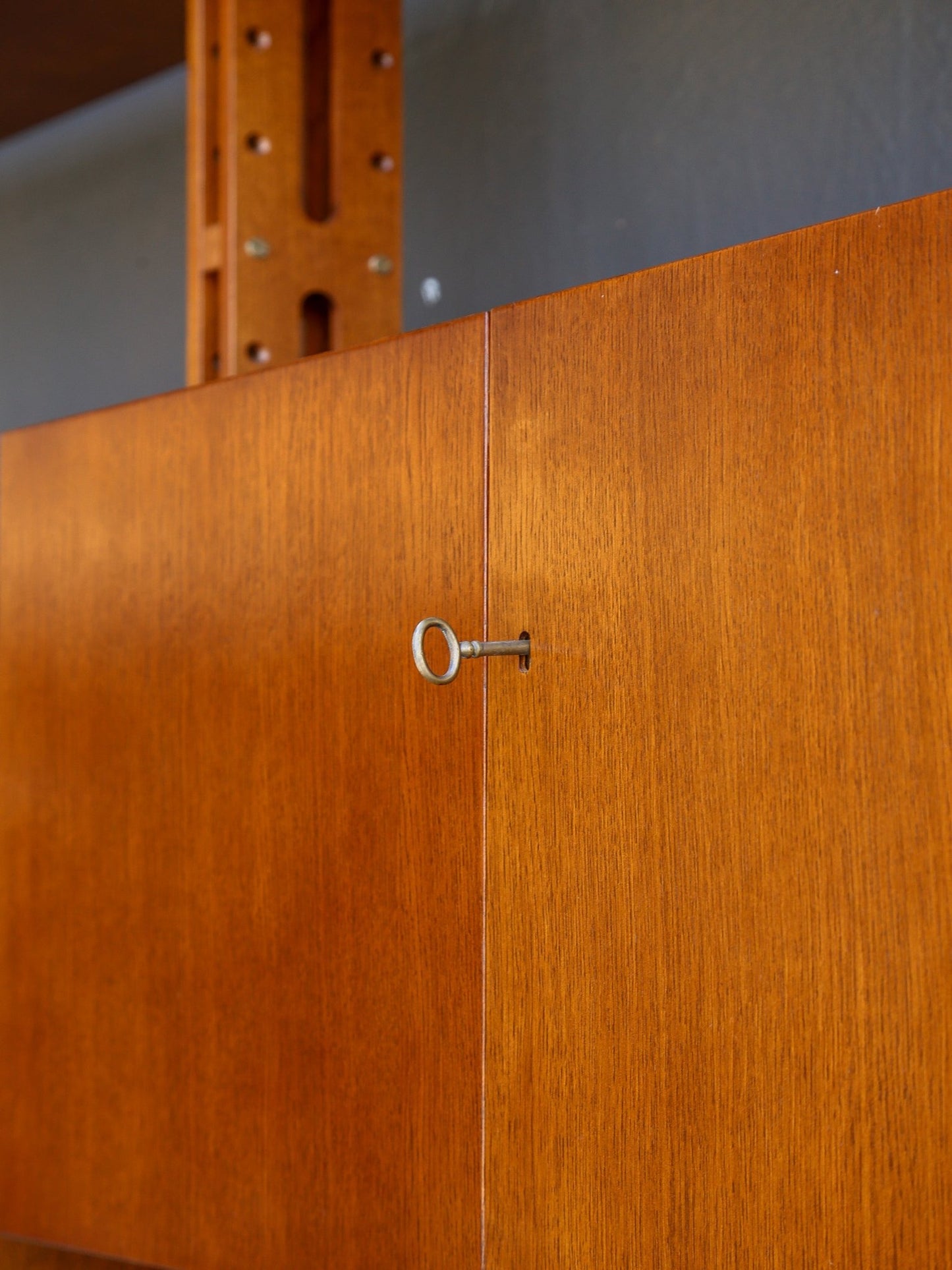La Giraffa by Paolo Tilche for Arform Bookcase - Lumini Collections