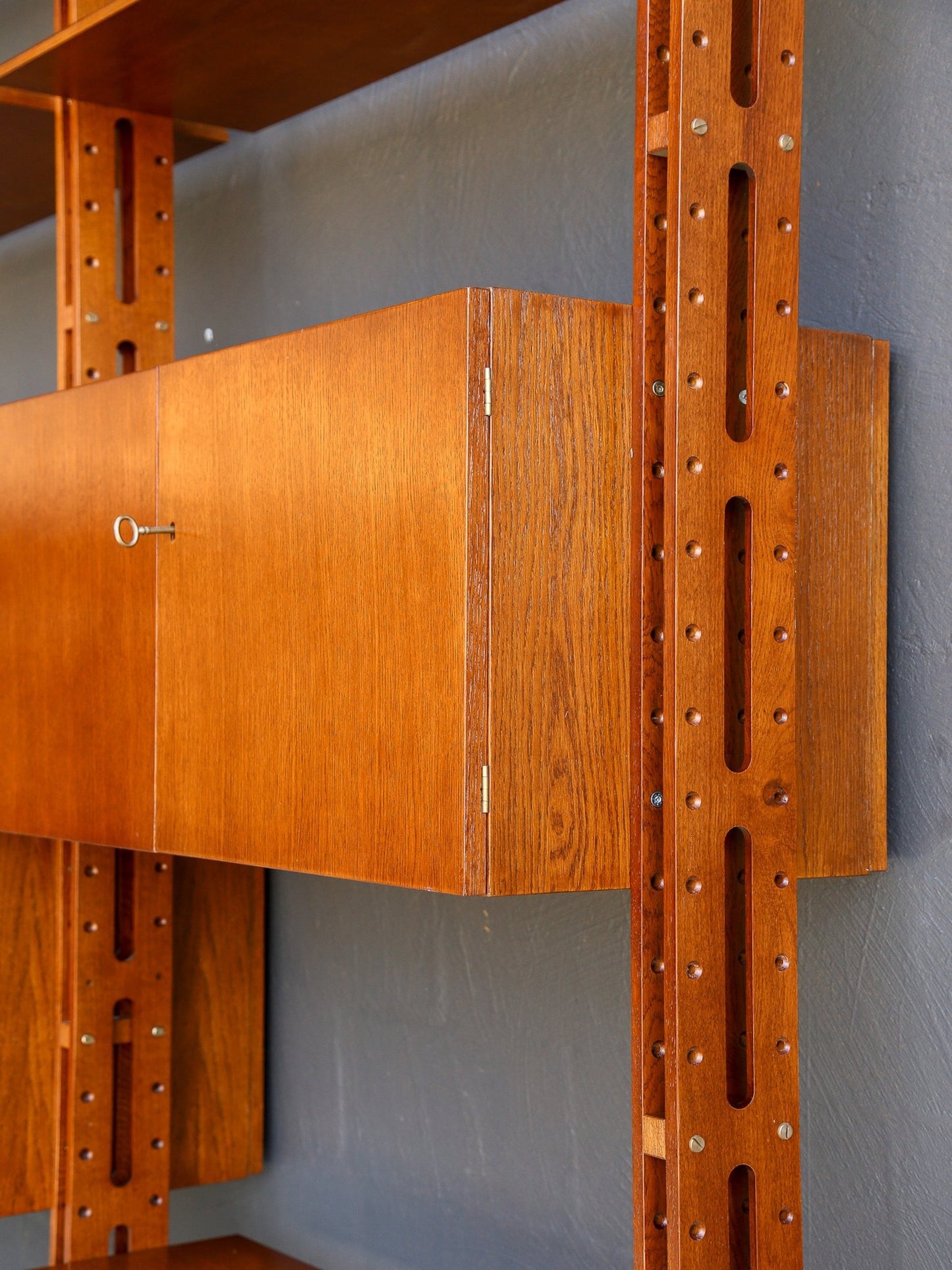 La Giraffa by Paolo Tilche for Arform Bookcase - Lumini Collections