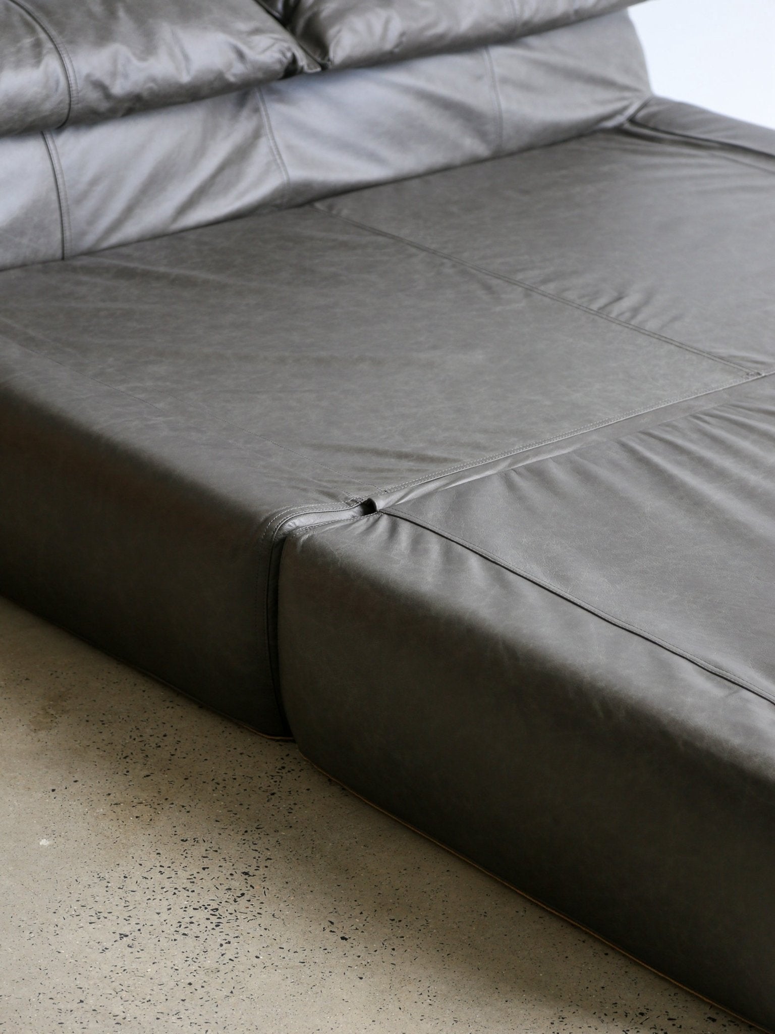 Mid - Century Modern Daybed “Le Bambole – Bamboletto” by Mario Bellini for B&B Italia, 1970s - Lumini Collections
