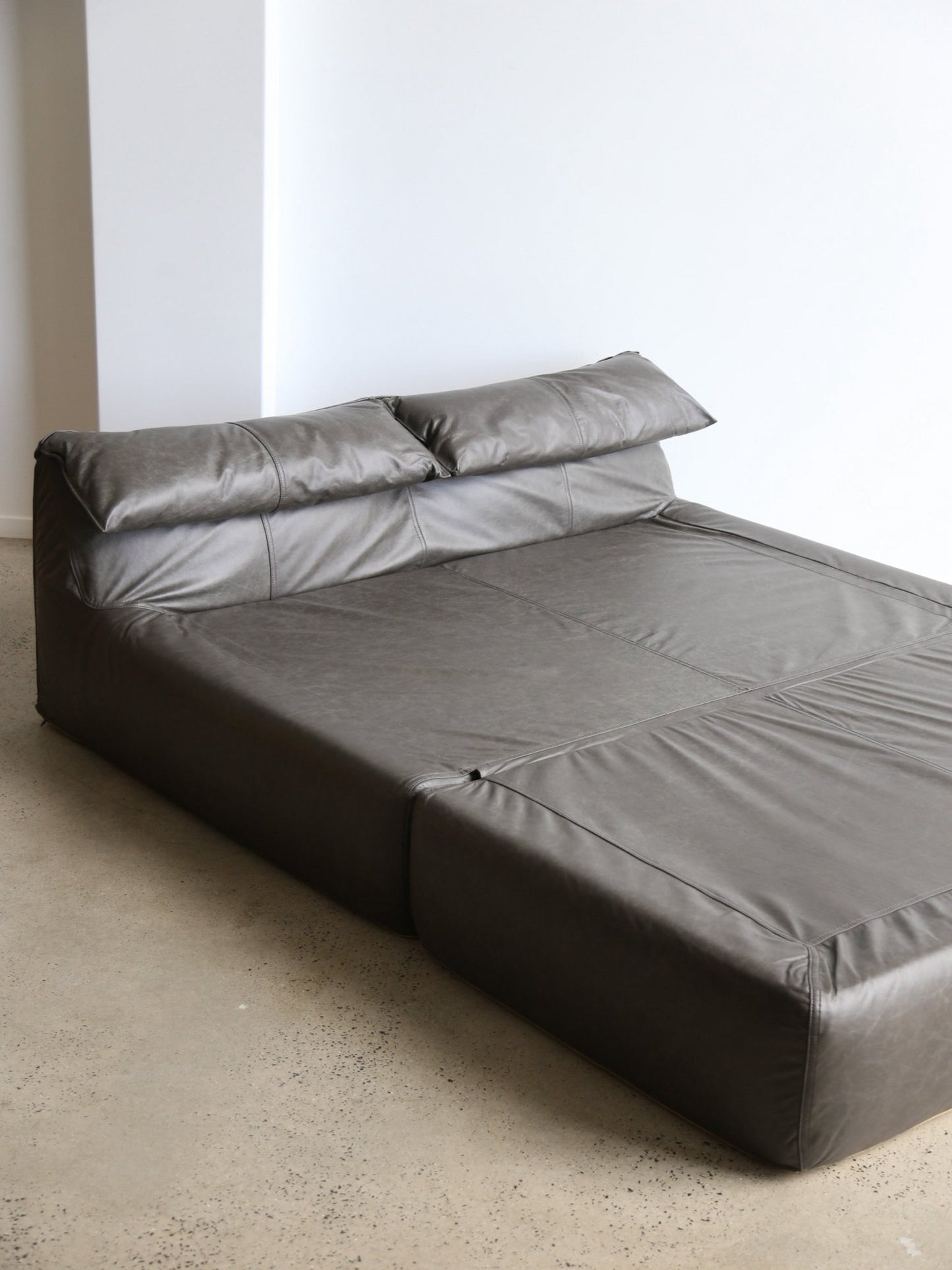 Mid - Century Modern Daybed “Le Bambole – Bamboletto” by Mario Bellini for B&B Italia, 1970s - Lumini Collections