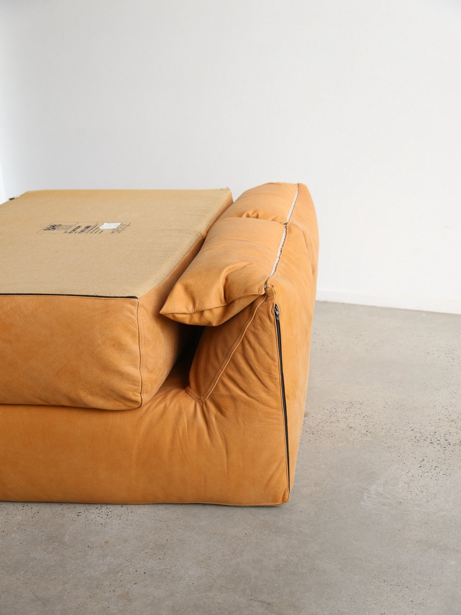 Mid - Century Modern Daybed “Le Bambole – Bamboletto” by Mario Bellini for B&B Italia, 1970s - Lumini Collections