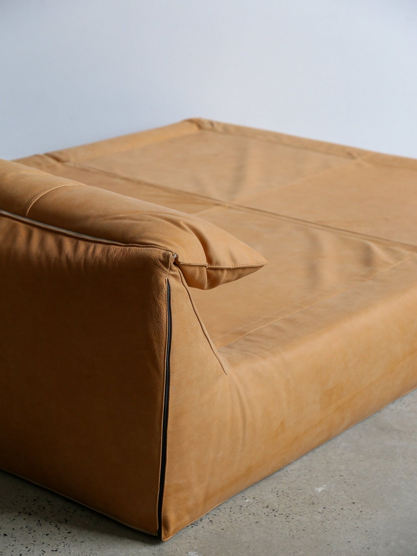 Mid - Century Modern Daybed “Le Bambole – Bamboletto” by Mario Bellini for B&B Italia, 1970s - Lumini Collections