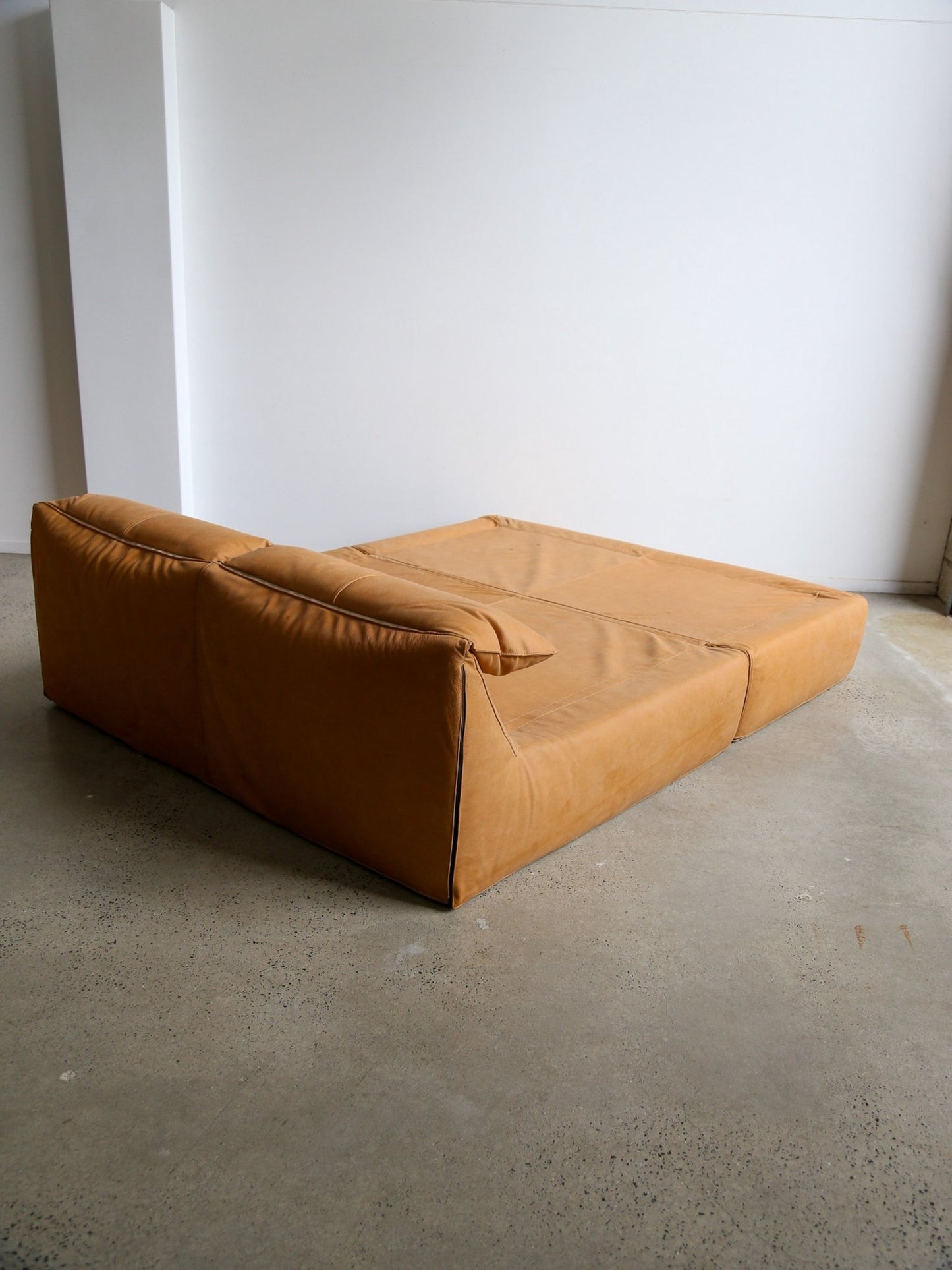 Mid - Century Modern Daybed “Le Bambole – Bamboletto” by Mario Bellini for B&B Italia, 1970s - Lumini Collections