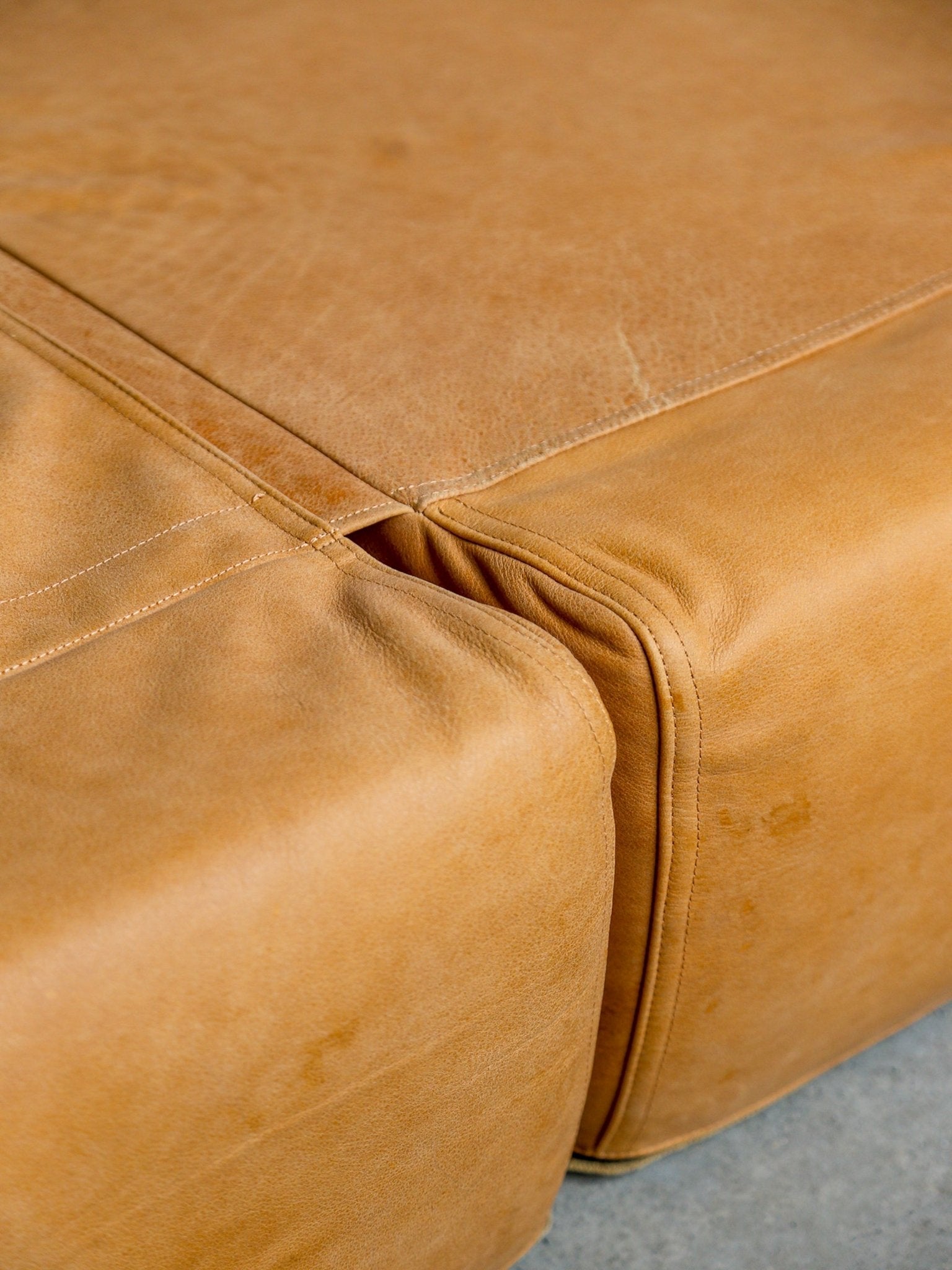 Mid - Century Modern Daybed “Le Bambole – Bamboletto” by Mario Bellini for B&B Italia, 1970s - Lumini Collections