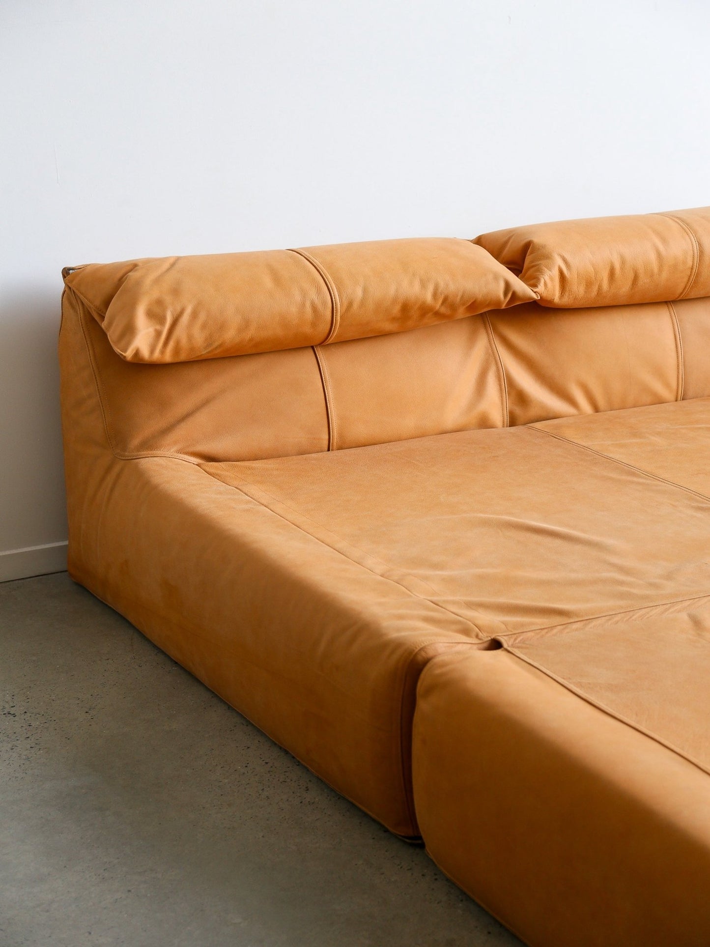 Mid - Century Modern Daybed “Le Bambole – Bamboletto” by Mario Bellini for B&B Italia, 1970s - Lumini Collections