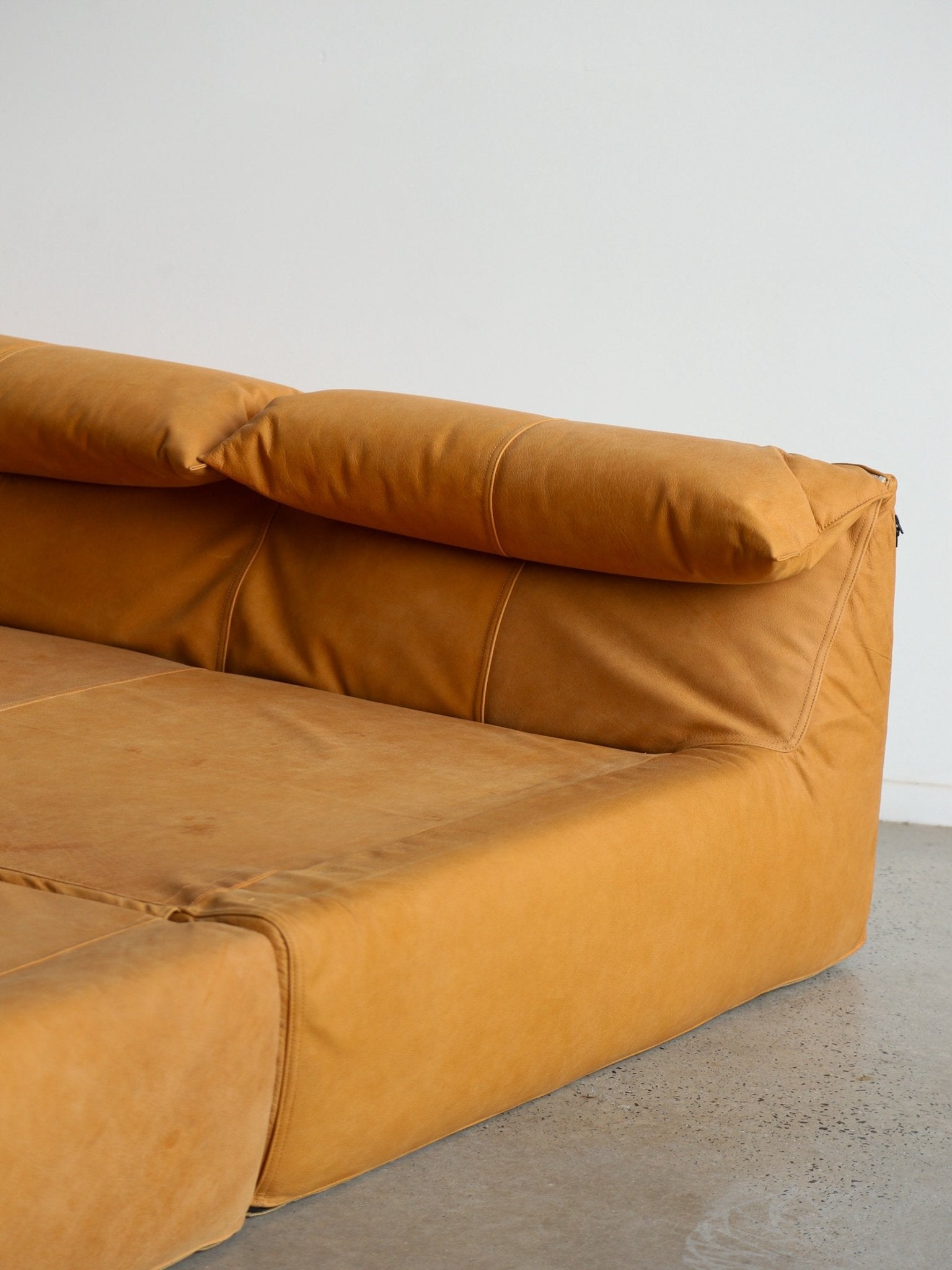 Mid - Century Modern Daybed “Le Bambole – Bamboletto” by Mario Bellini for B&B Italia, 1970s - Lumini Collections