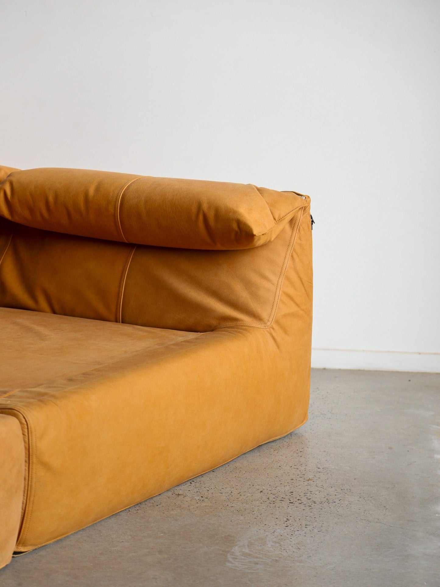 Mid - Century Modern Daybed “Le Bambole – Bamboletto” by Mario Bellini for B&B Italia, 1970s - Lumini Collections