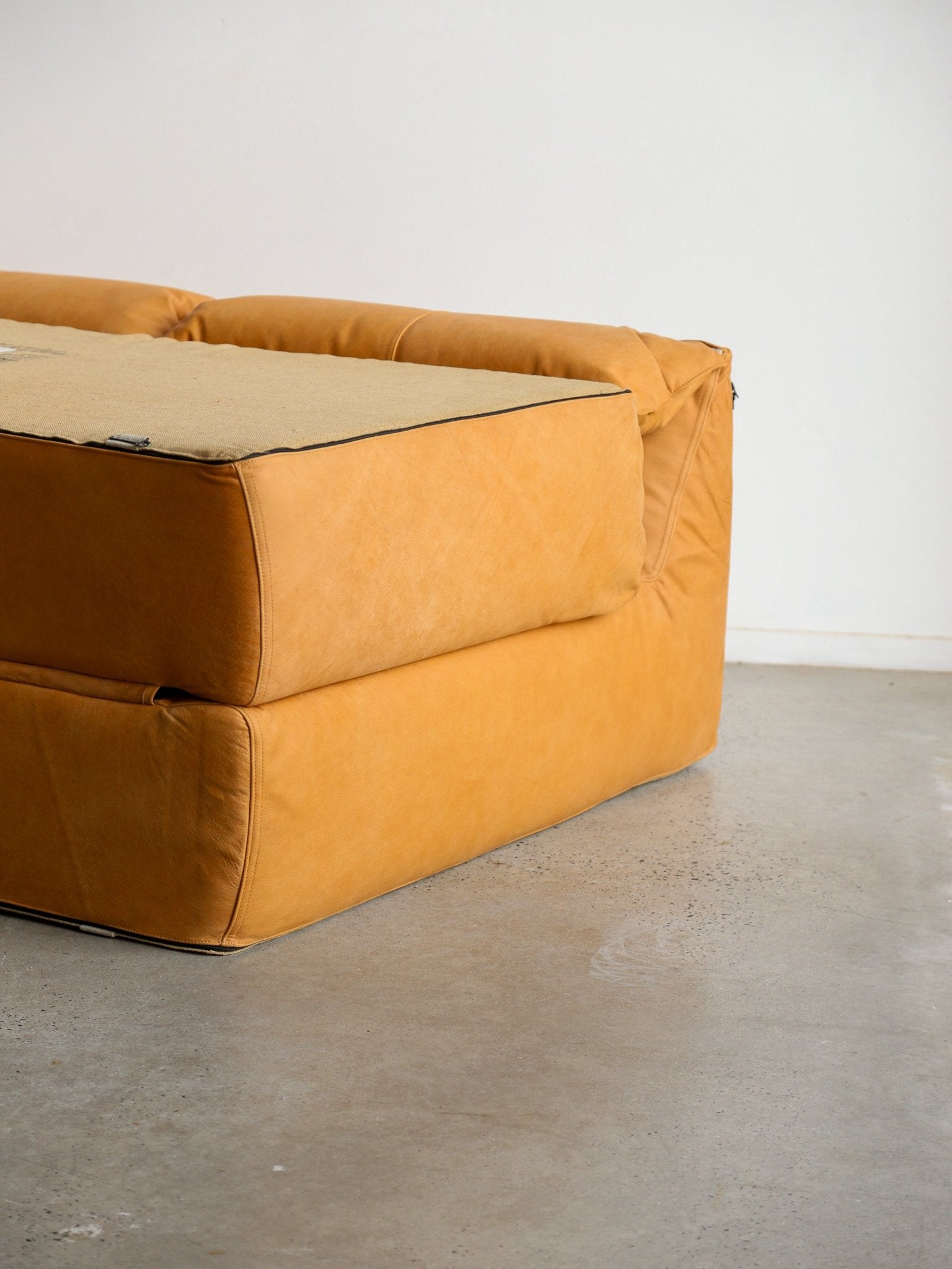 Mid - Century Modern Daybed “Le Bambole – Bamboletto” by Mario Bellini for B&B Italia, 1970s - Lumini Collections
