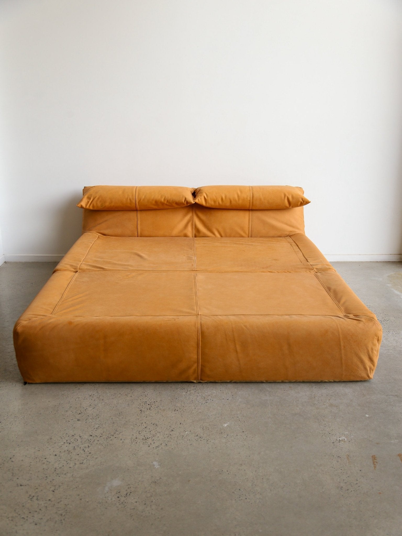 Mid - Century Modern Daybed “Le Bambole – Bamboletto” by Mario Bellini for B&B Italia, 1970s - Lumini Collections