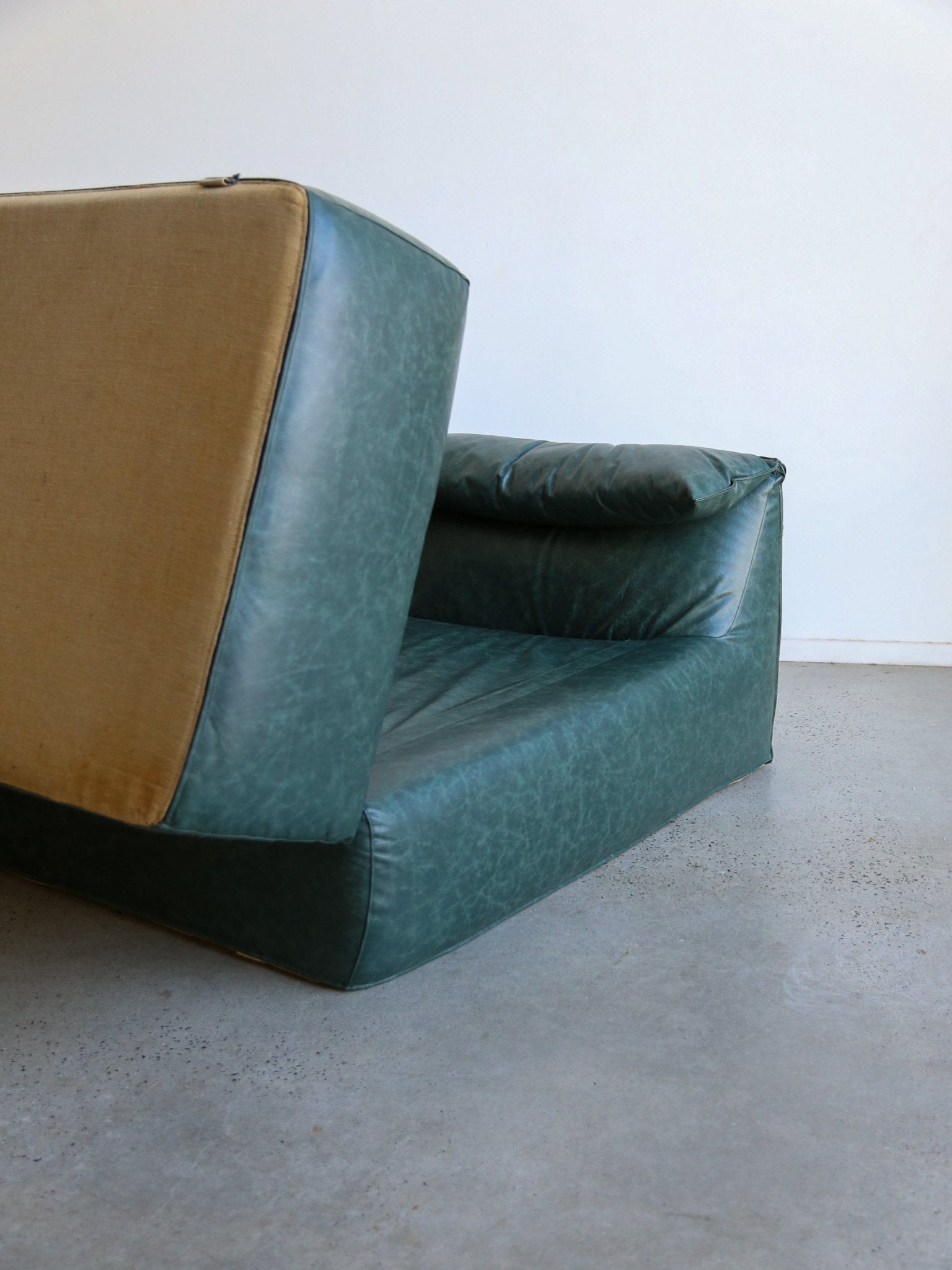 Mid - Century Modern Daybed “Le Bambole – Bamboletto” by Mario Bellini for B&B Italia, 1970s - Lumini Collections