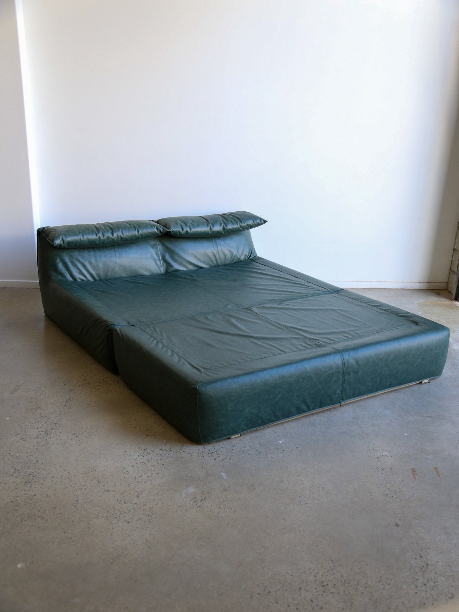 Mid - Century Modern Daybed “Le Bambole – Bamboletto” by Mario Bellini for B&B Italia, 1970s - Lumini Collections